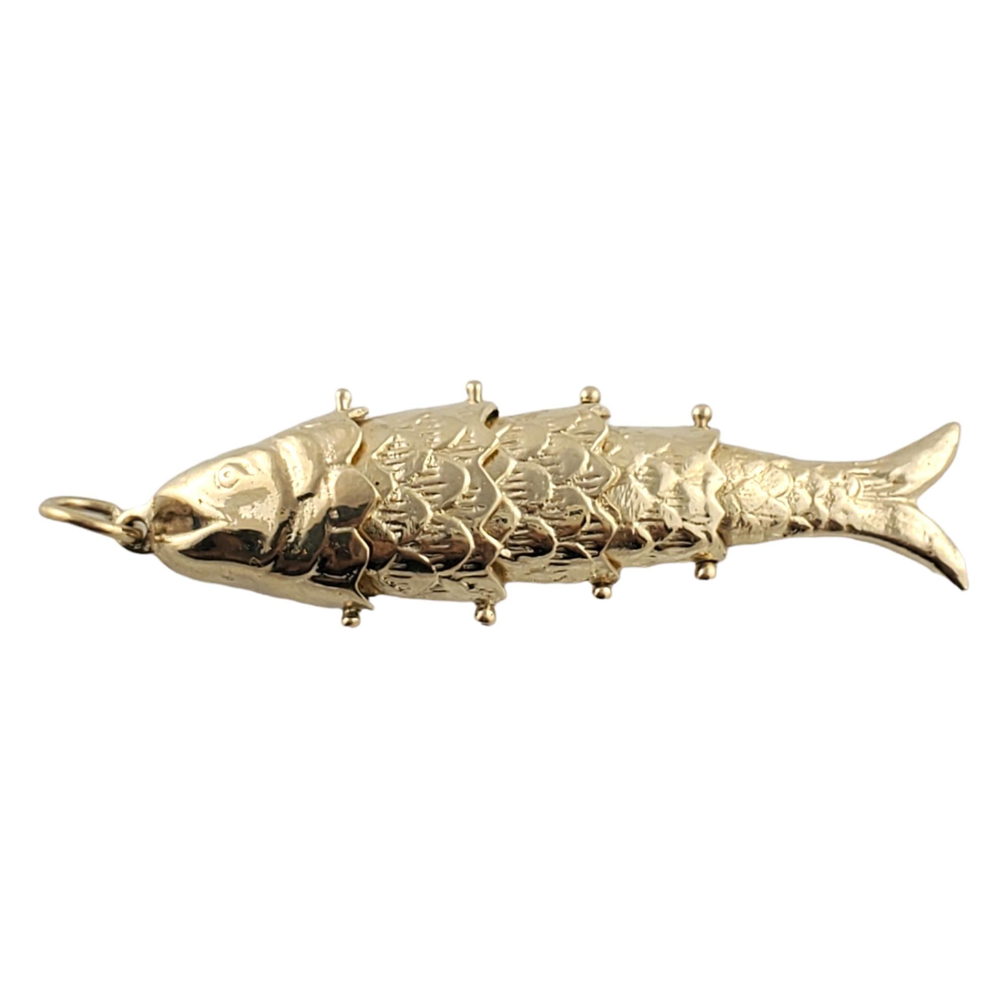 Vintage 14K Yellow Gold Flexible Fish Charm

Adorable 14K yellow gold fish charm moves like a real fish!

Size: 12 mm X 45 mm X 5 mm

Weight: 7.6 g/ 4.8 wt

Tested 14K

Very good condition, professionally polished.

Will come packaged in a gift box