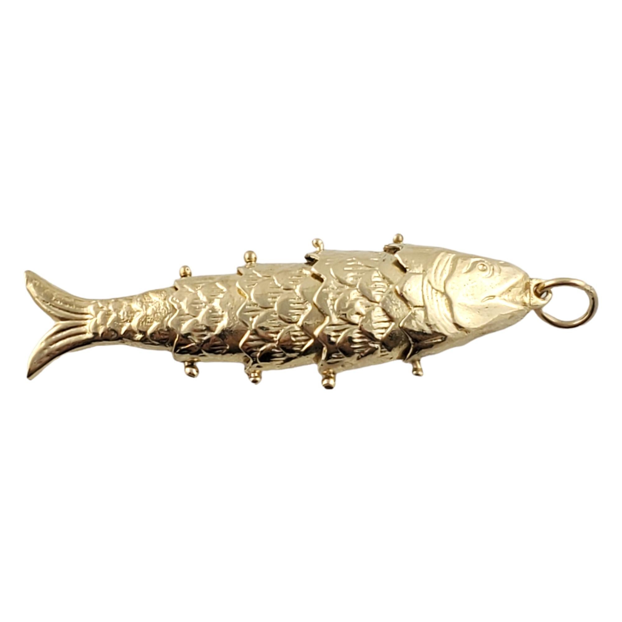 Charm poisson flexible en or jaune 14K Bon état - En vente à Washington Depot, CT
