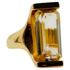 Ring aus 14-karätigem Gelbgold mit schwebendem Citrin, Citrin 15,5 × 8 mm, Größe 6,5