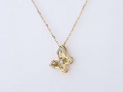 Collana con ciondolo floreale in oro giallo 14K con diamante da 0,06 carati