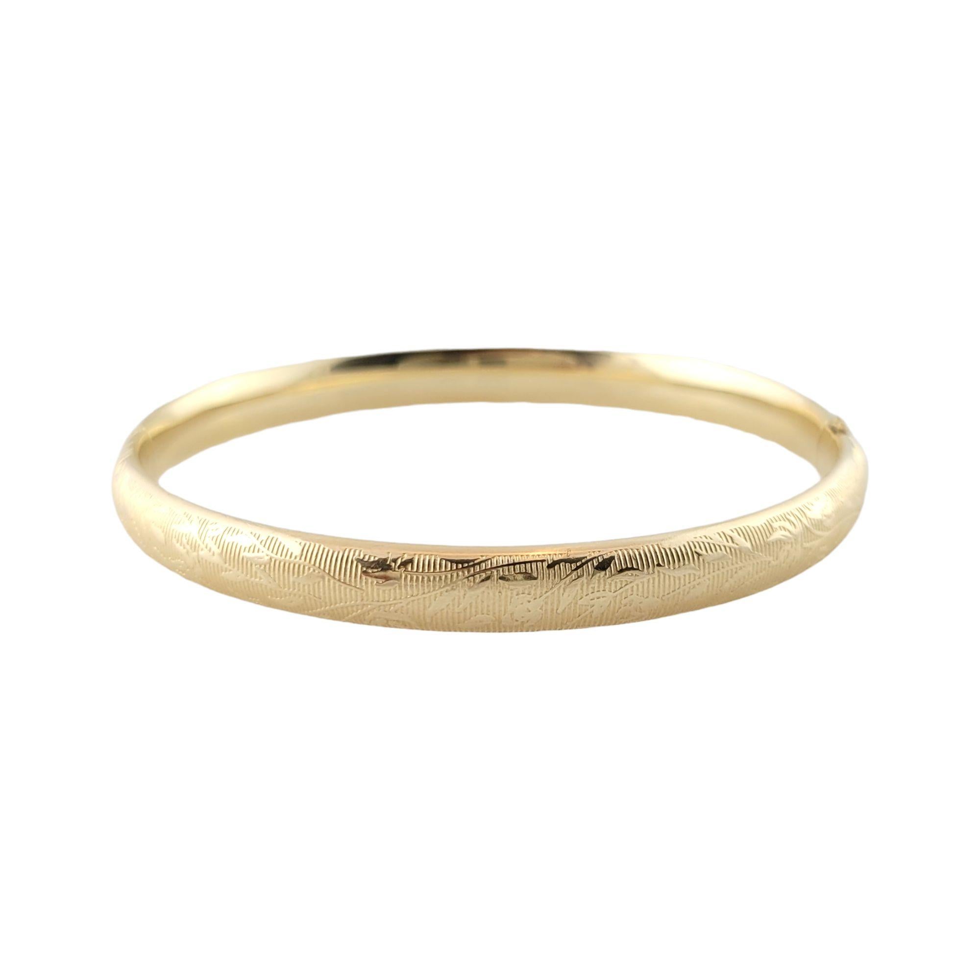Vintage 14K Yellow Gold Floral Bangle

Gorgeous 14K yellow gold bangle bracelet with a beautiful floral design!

Inner Circumference: approx. 6 3/4