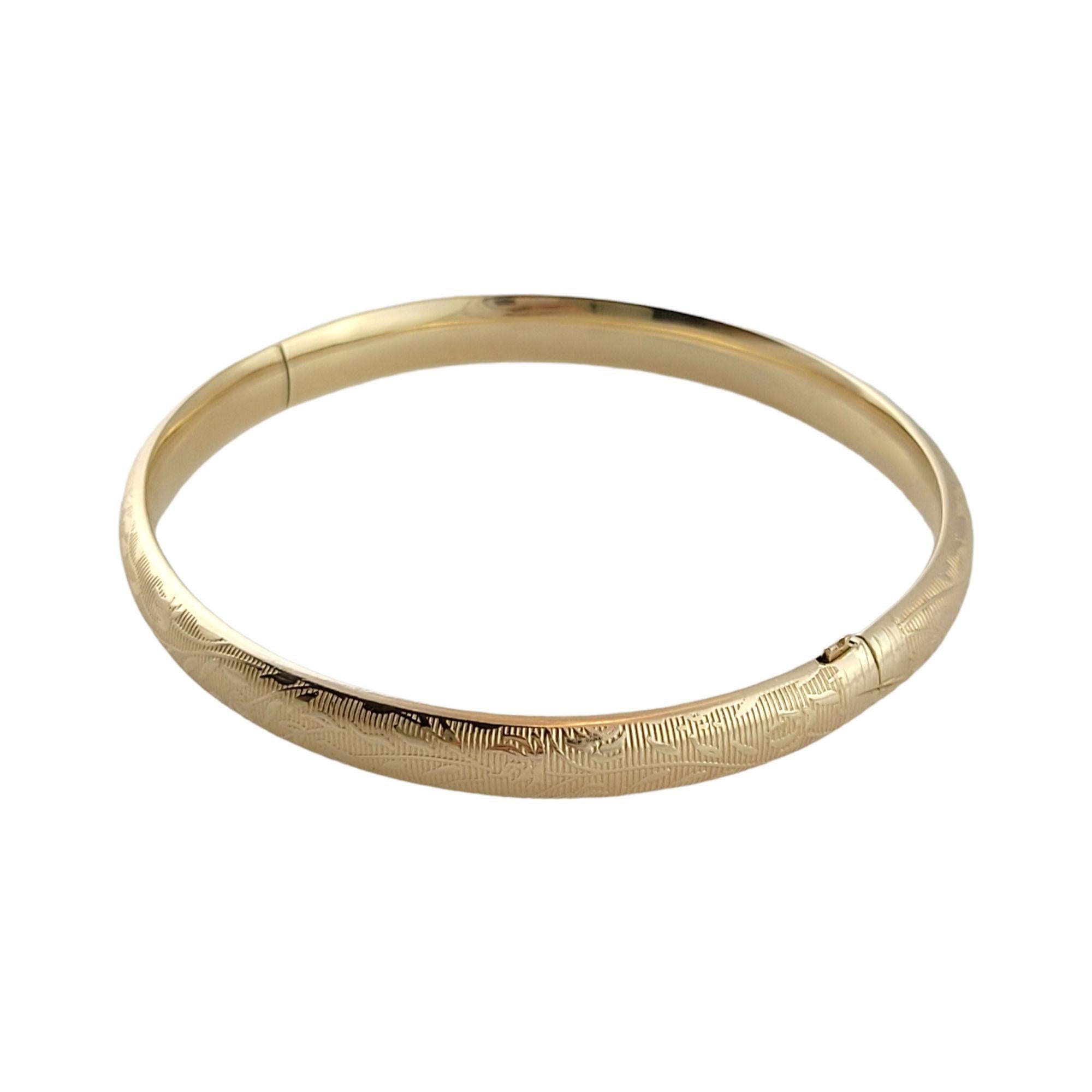 14K Yellow Gold Floral Bangle Bracelet In Good Condition In Washington Depot, CT