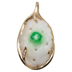 Colgante de oro amarillo de 14 quilates de jade y diamantes tallados a mano con diseño floral y de pájaros 19 g
