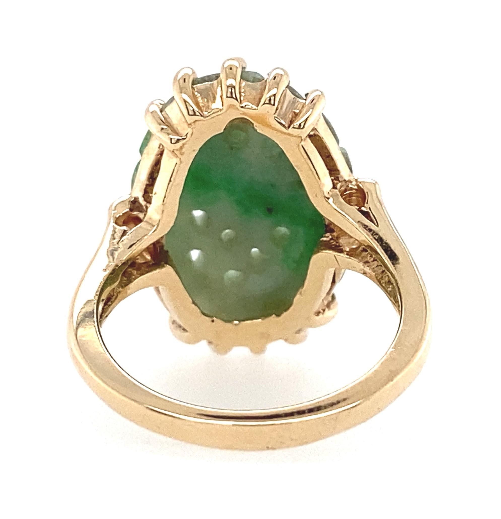 14K Yellow Gold Floral Carved Jadeite 1930s Ring In Good Condition In Towson, MD