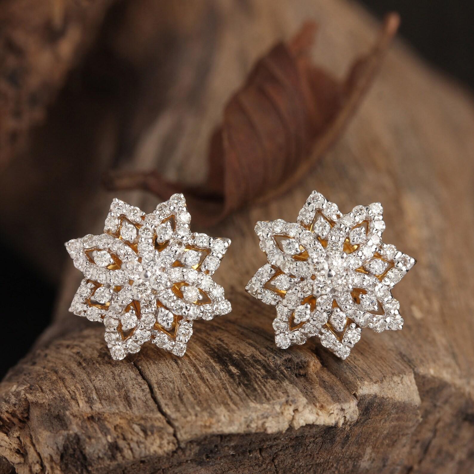Orecchini in oro giallo 14k con design floreale Nature Pave Diamond Studs Regalo per le donne.

Chiusura: a vite

Lunghezza: 14 millimetri

Larghezza: 14 millimetri

Peso dell'oro giallo 14k:- 6,6 grammi


A.R.P. T.I..

Tutti gli articoli sono