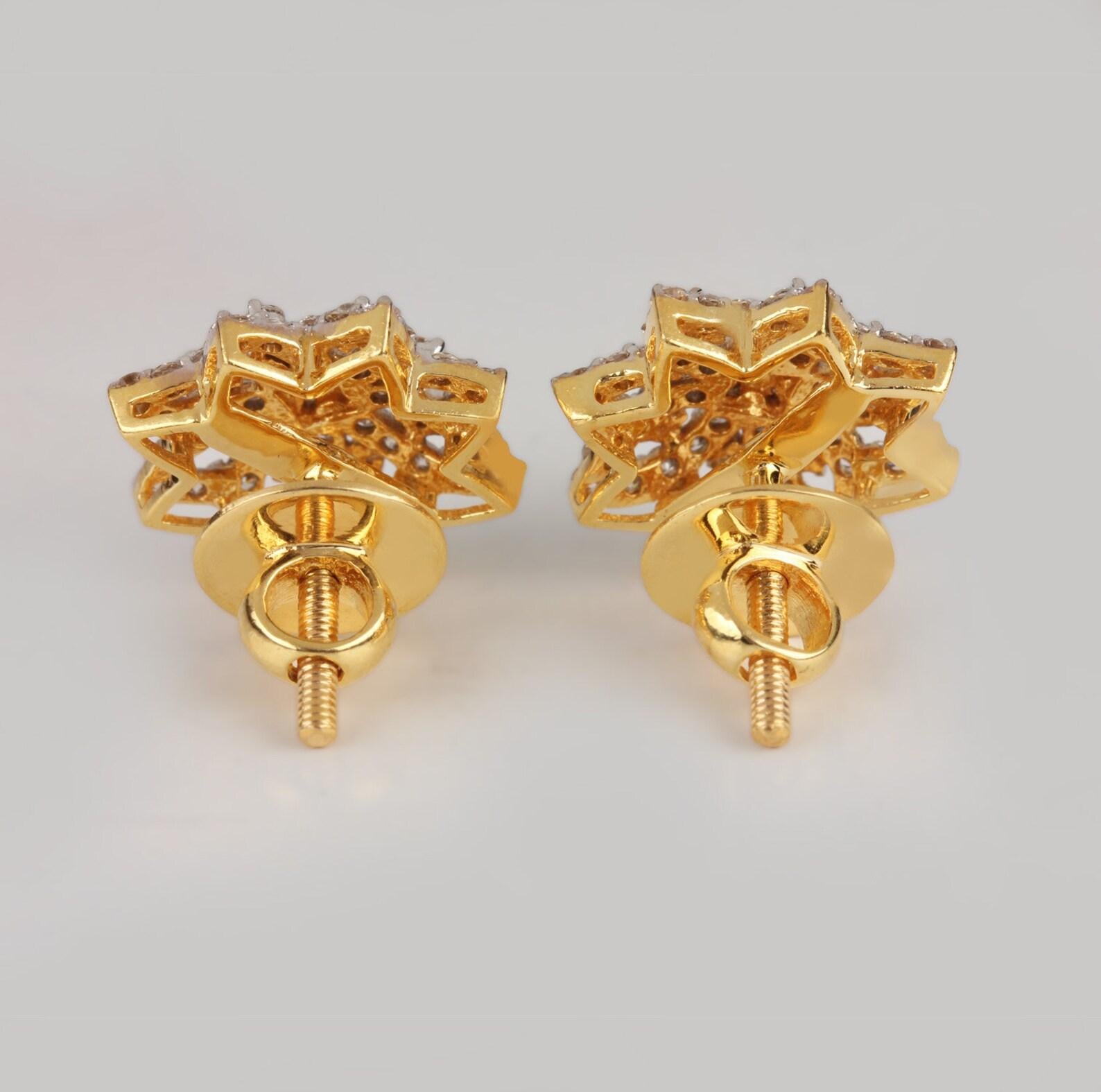 Orecchini in oro giallo 14k con design floreale Nature Pave Diamond Studs Regalo per le donne in vendita 3
