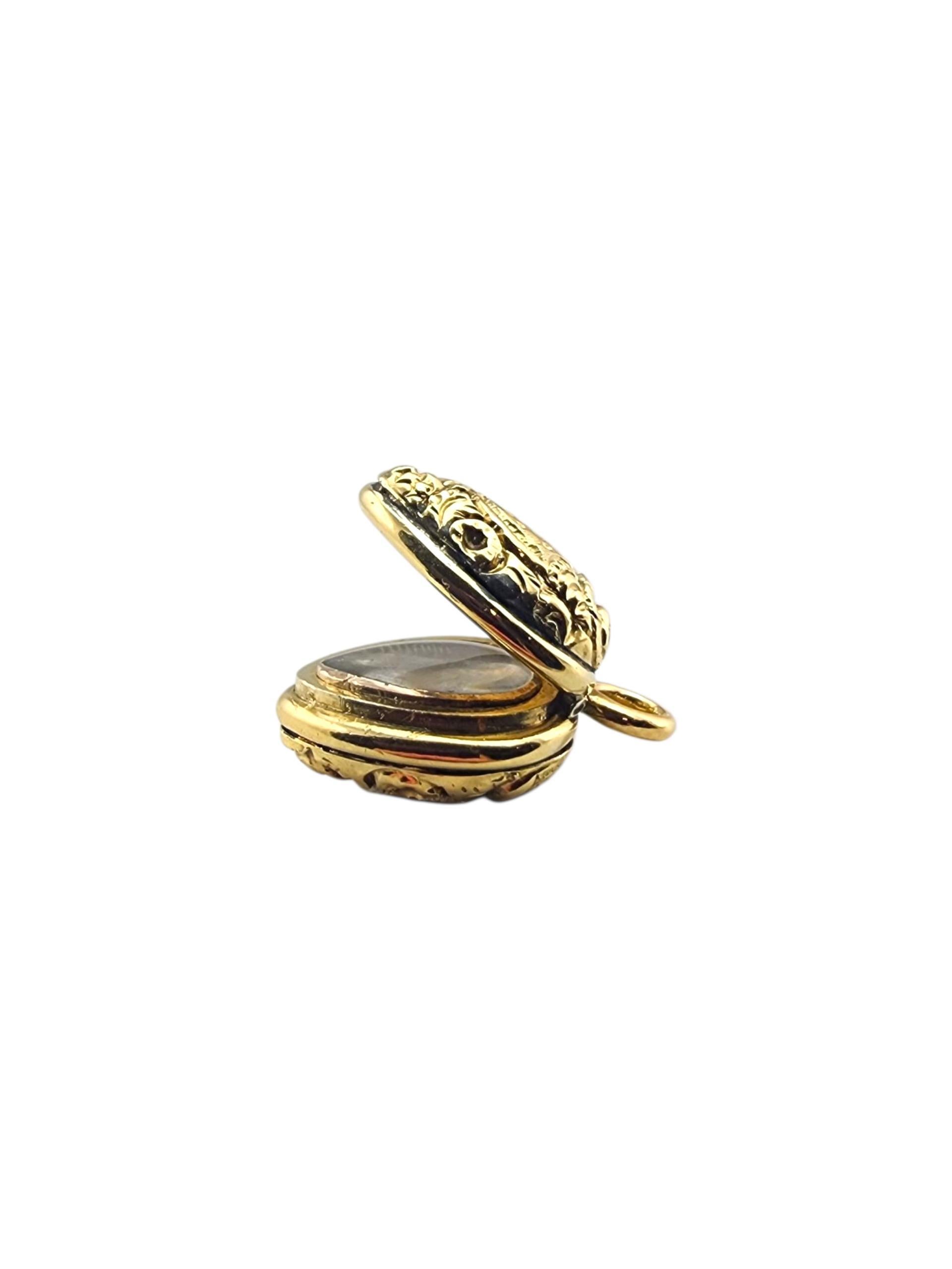 Medaglione con cuore floreale in oro giallo 14K #22363 in vendita 3