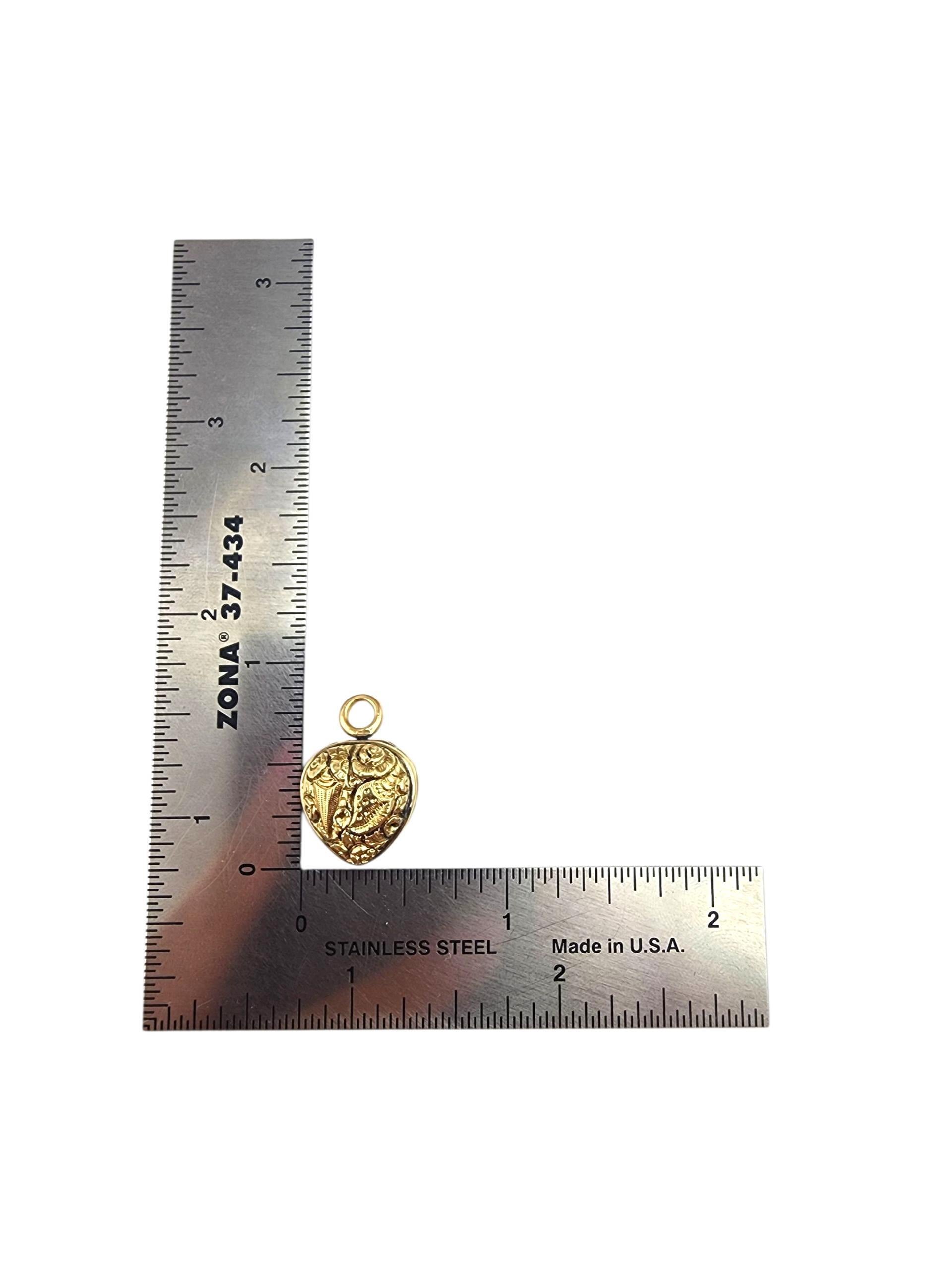Medaglione con cuore floreale in oro giallo 14K #22363 in vendita 4