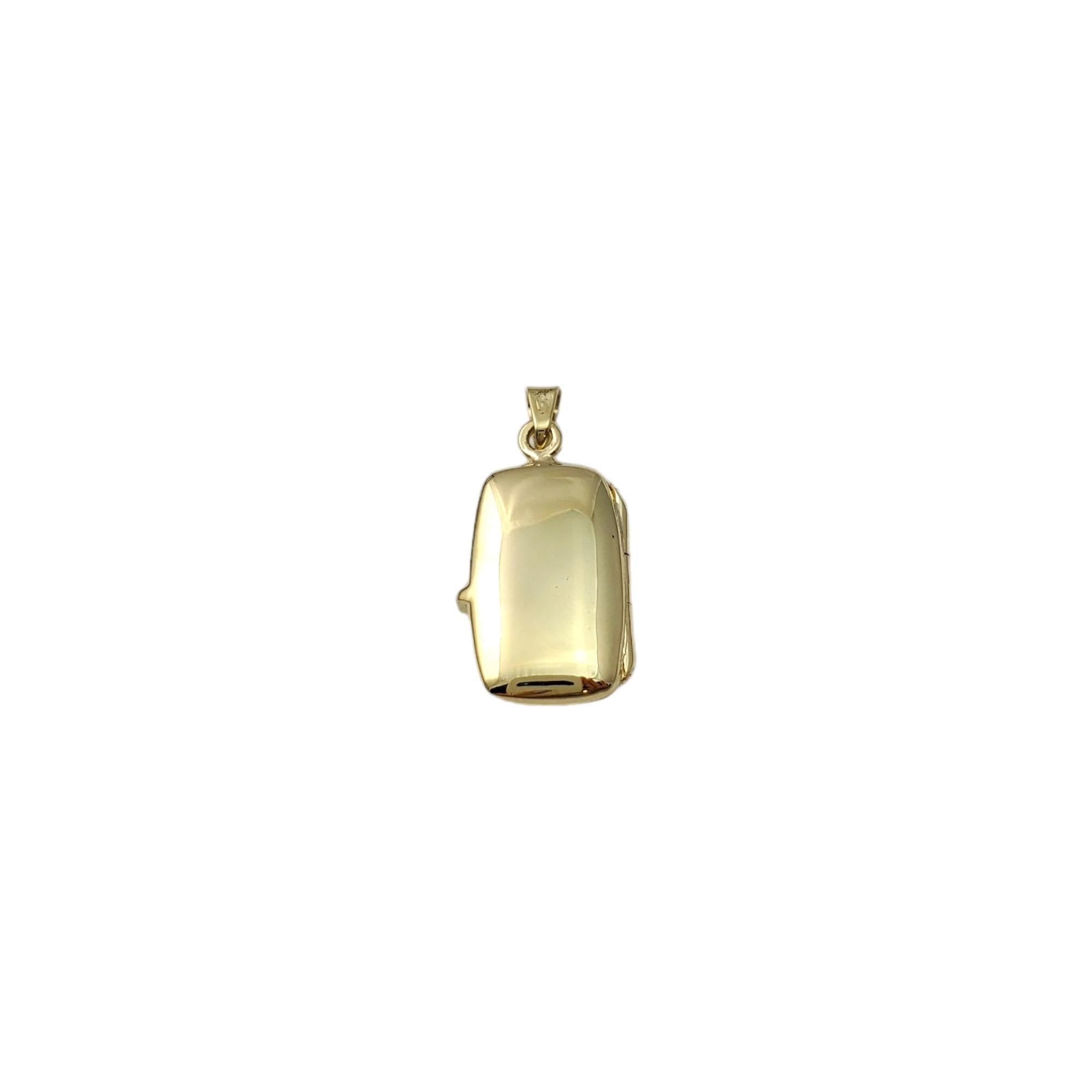 Vintage 14K Yellow Floral Gold Locket Pendant -

This timeless locket pendant is a perfect addition to your jewelry collection.

Size:  27.7 mm X 14.1 mm X 5.0mm

Weight:  2.3 dwt. /  3.6 gr.

Marked: 14K 

Opens and closes securely - no glass or