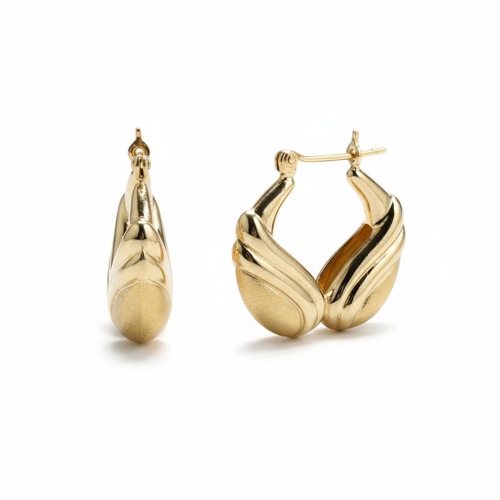 Boucles d'oreilles en or jaune 14K gravées Florentine en vente 2