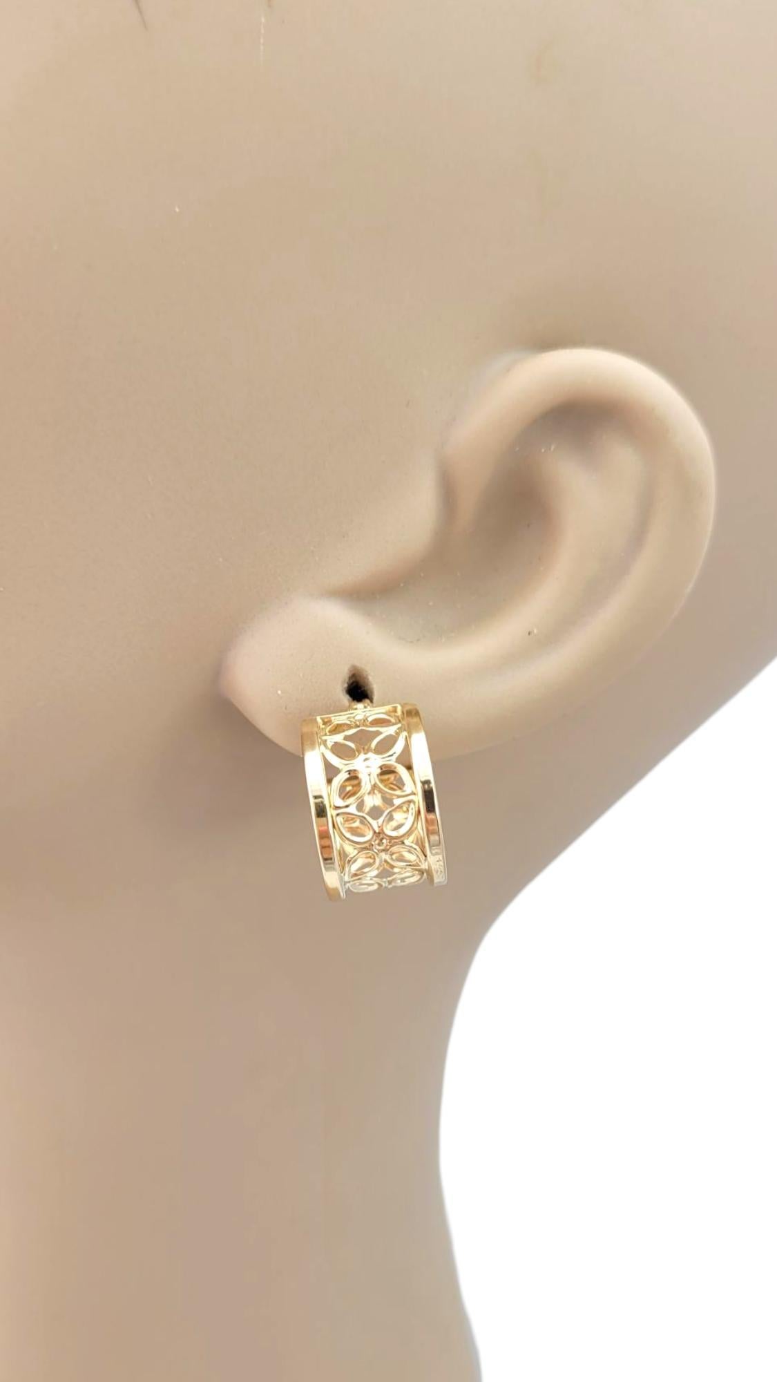 14K Yellow Gold Flower Band Hoop Earrings #21705 in vendita 6