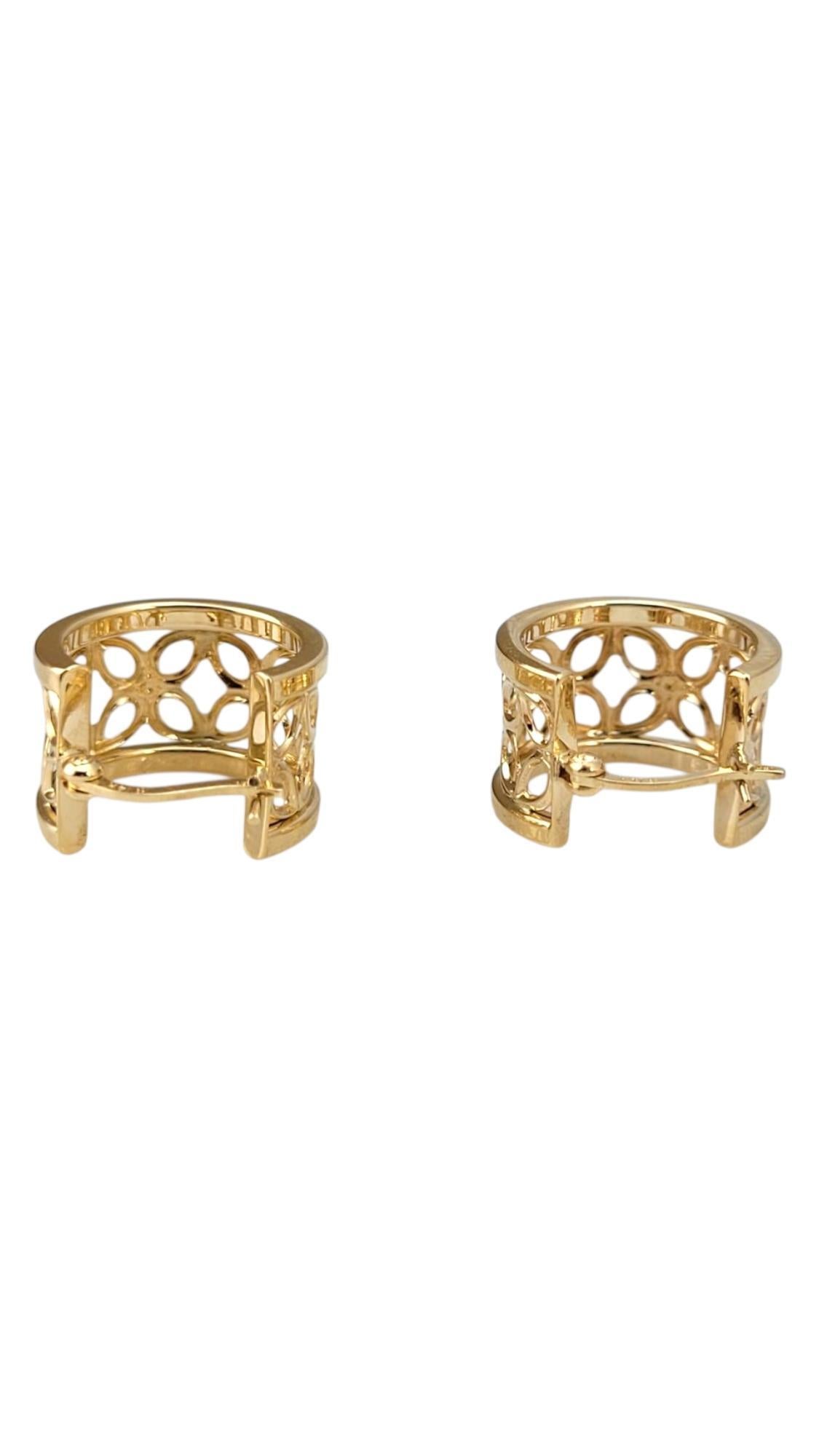 14K Yellow Gold Flower Band Hoop Earrings #21705 In condizioni buone in vendita a Washington Depot, CT