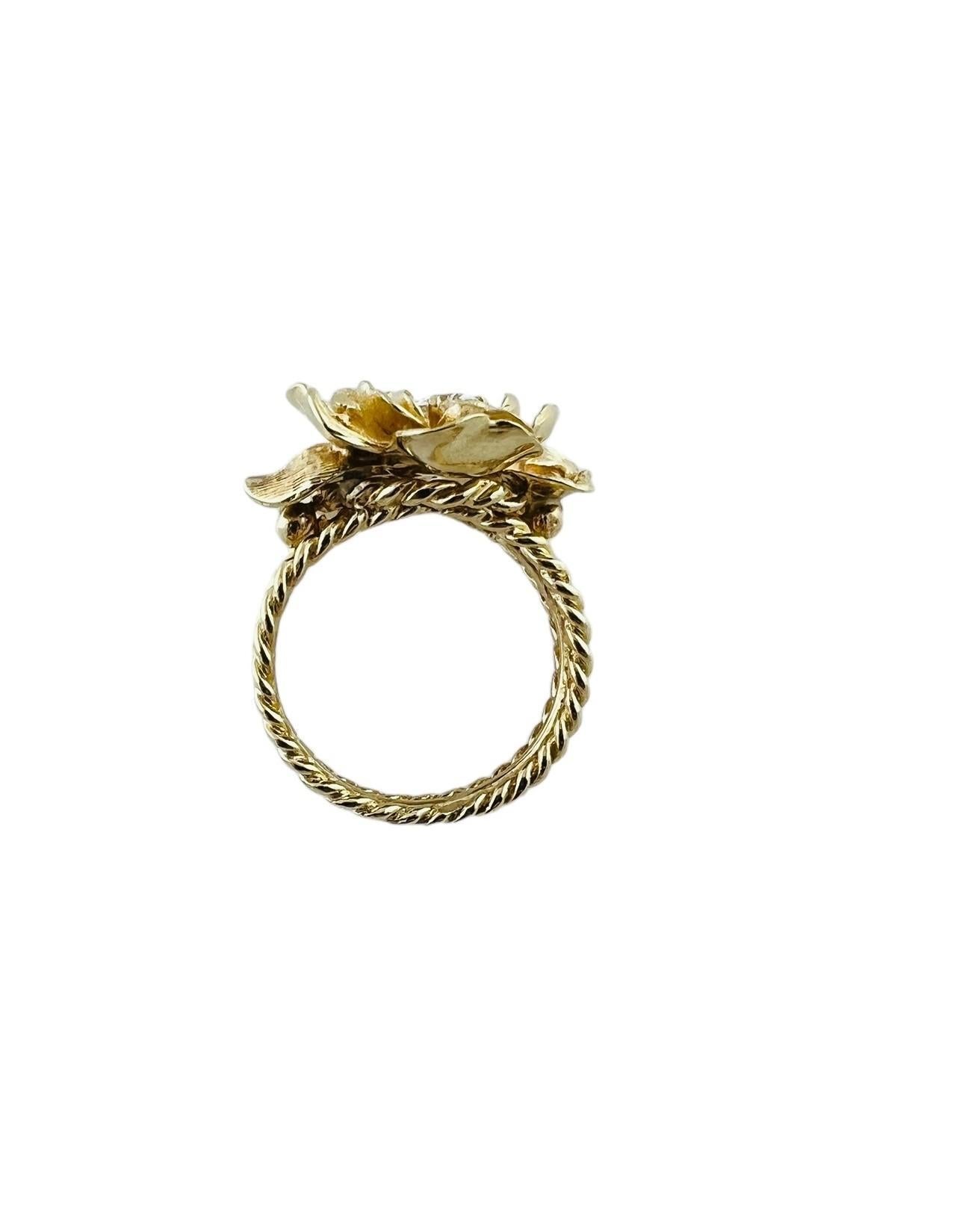 14K Yellow Gold Flower Cocktail Ring with Center Diamond

This beautiful ring features a large open yellow gold flower set on a triple band of two cable bands centered with one smooth band

Center round brilliant diamond is approx. 0.30 cts

Diamond