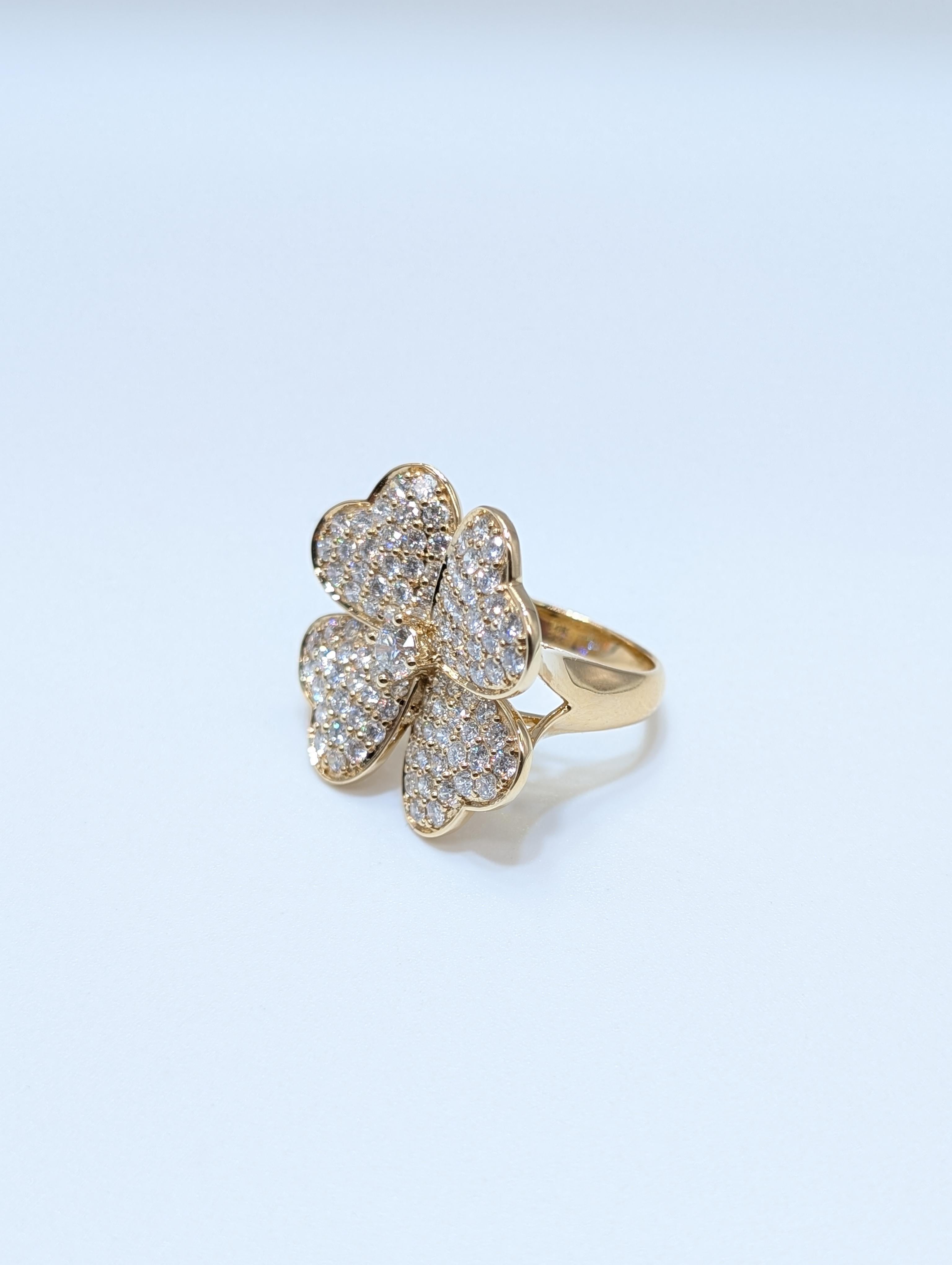 Bague cocktail trèfle à quatre feuilles en or jaune 14 carats avec 3,41 carats de diamants Neuf - En vente à New York, US