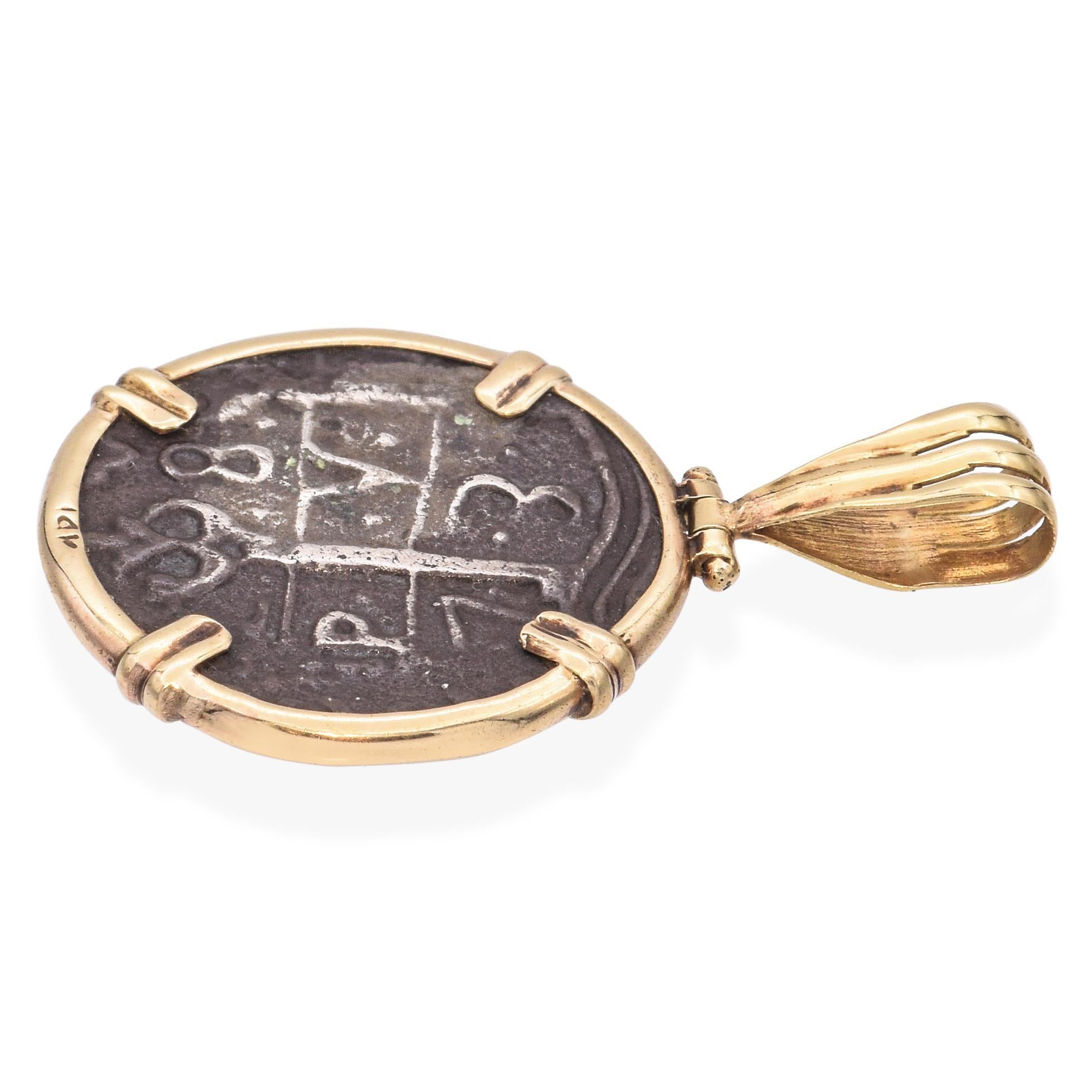 Ciondolo con moneta del naufragio di Atocha in argento con cornice in oro giallo 14k in vendita 1