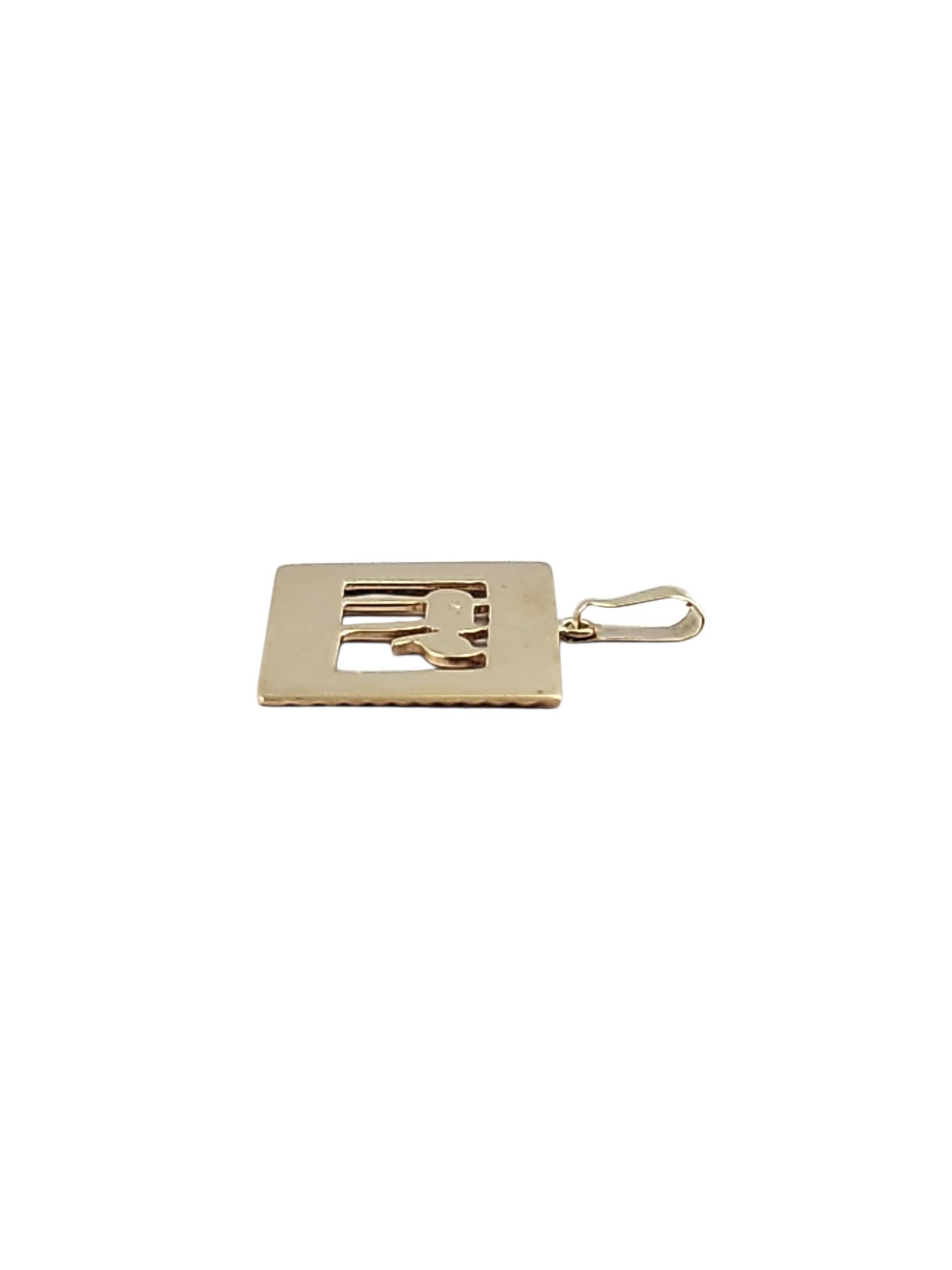 14K Yellow Gold Framed Chai Pendant #21986 In Good Condition For Sale In Washington Depot, CT