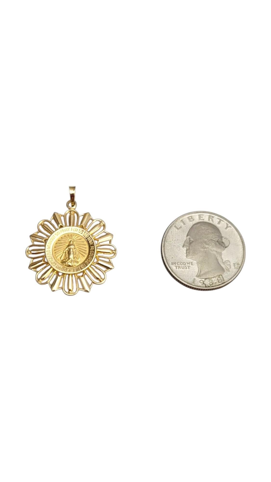 Donna Ciondolo con medaglia miracolosa incorniciata in oro giallo 14K #21994 in vendita