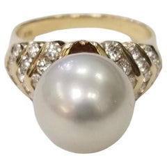 14k Yellow Gold Fresh Water Pearl and Diamonds Ring