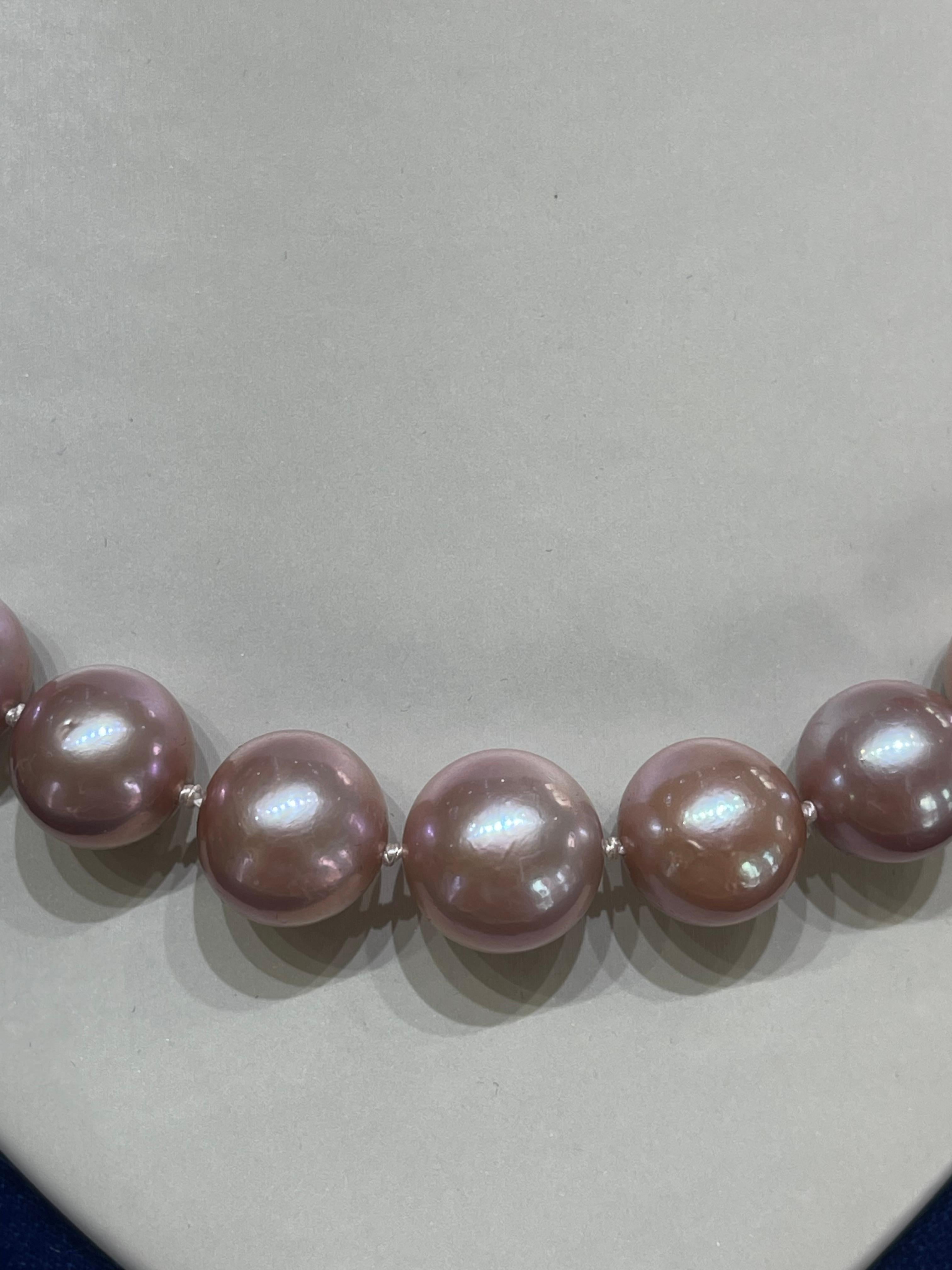 14k yellow gold freshwater Edison natural pink pearl necklace. The length of this necklace is 17 inches, the width is 13-15 mm, has a pearl clasp to open and close, and it has a total weight of 109.1 grams.