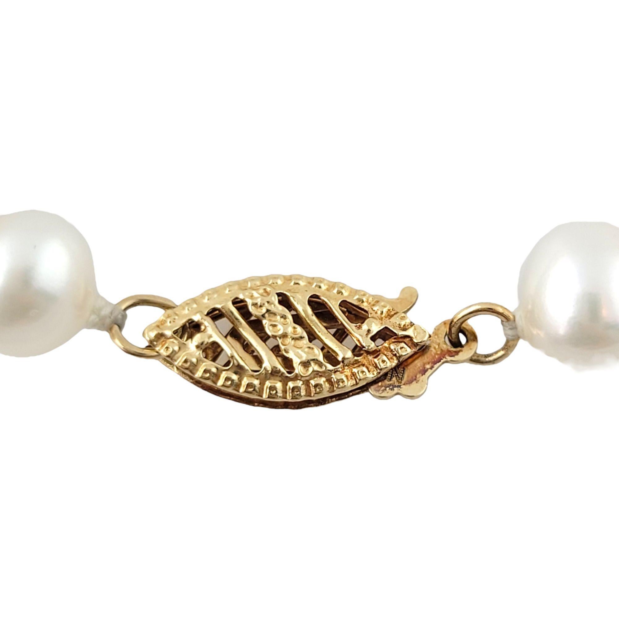 30 gorgeous freshwater pearls connected by a 14K yellow gold clasp to make a beautiful and elegant bracelet!

Length: 6 3/4