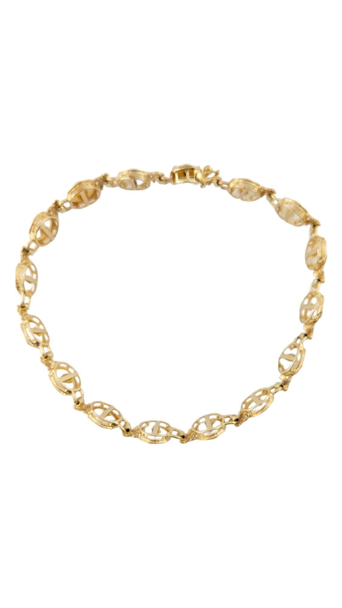 Dieses wunderschöne Armband aus 14 Karat Gelbgold ist mit 16 wunderschönen Süßwasserperlen gepaart!

Perlen: 6mm

Länge des Armbands: 6 3/4