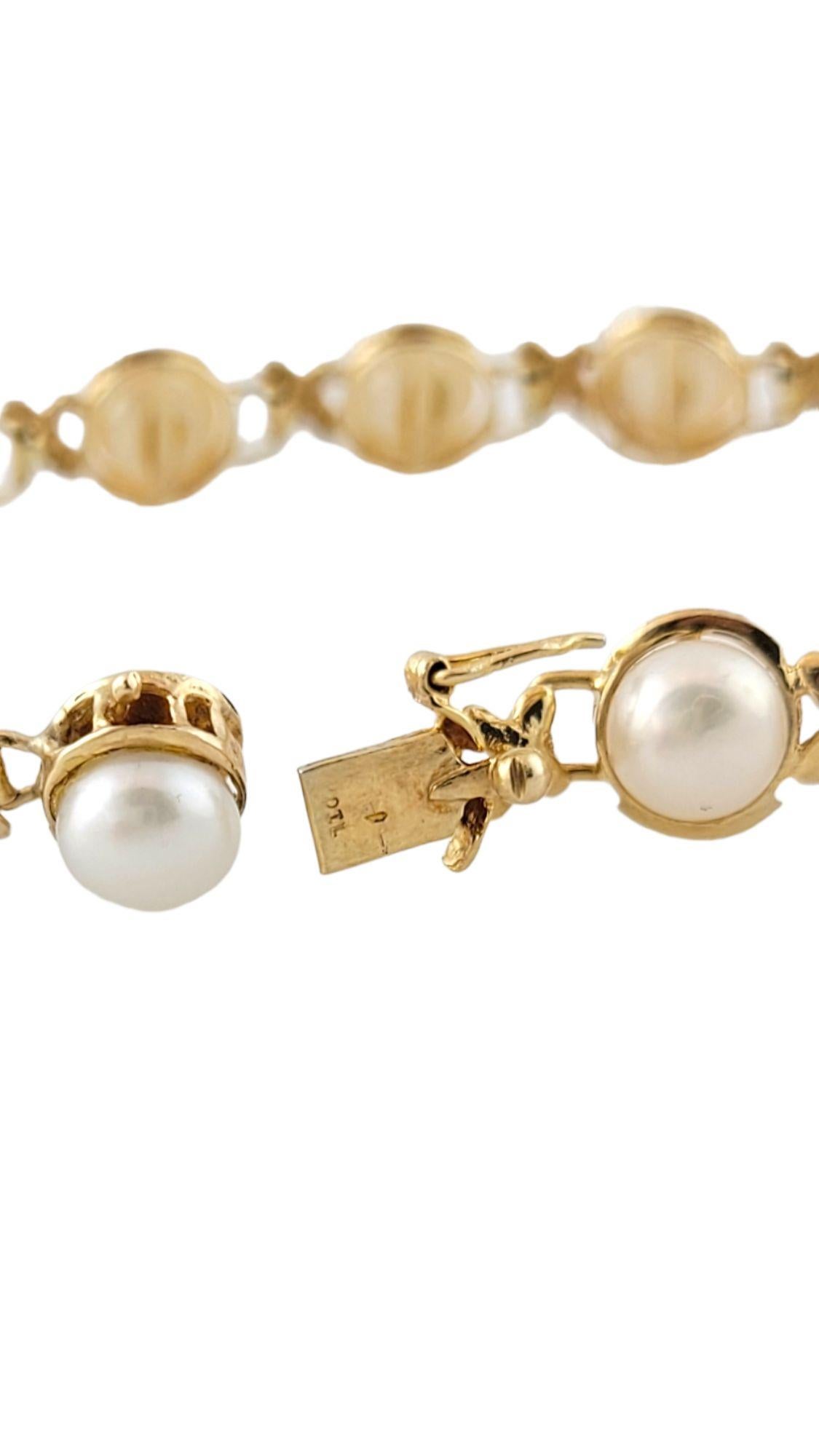 Vintage 14K Yellow Gold Freshwater Pearl Bracelet

This gorgeous 14K yellow gold bracelet is paired with 16 beautiful freshwater pearls!

Pearls: 6mm
Bracelet length: 6 3/4