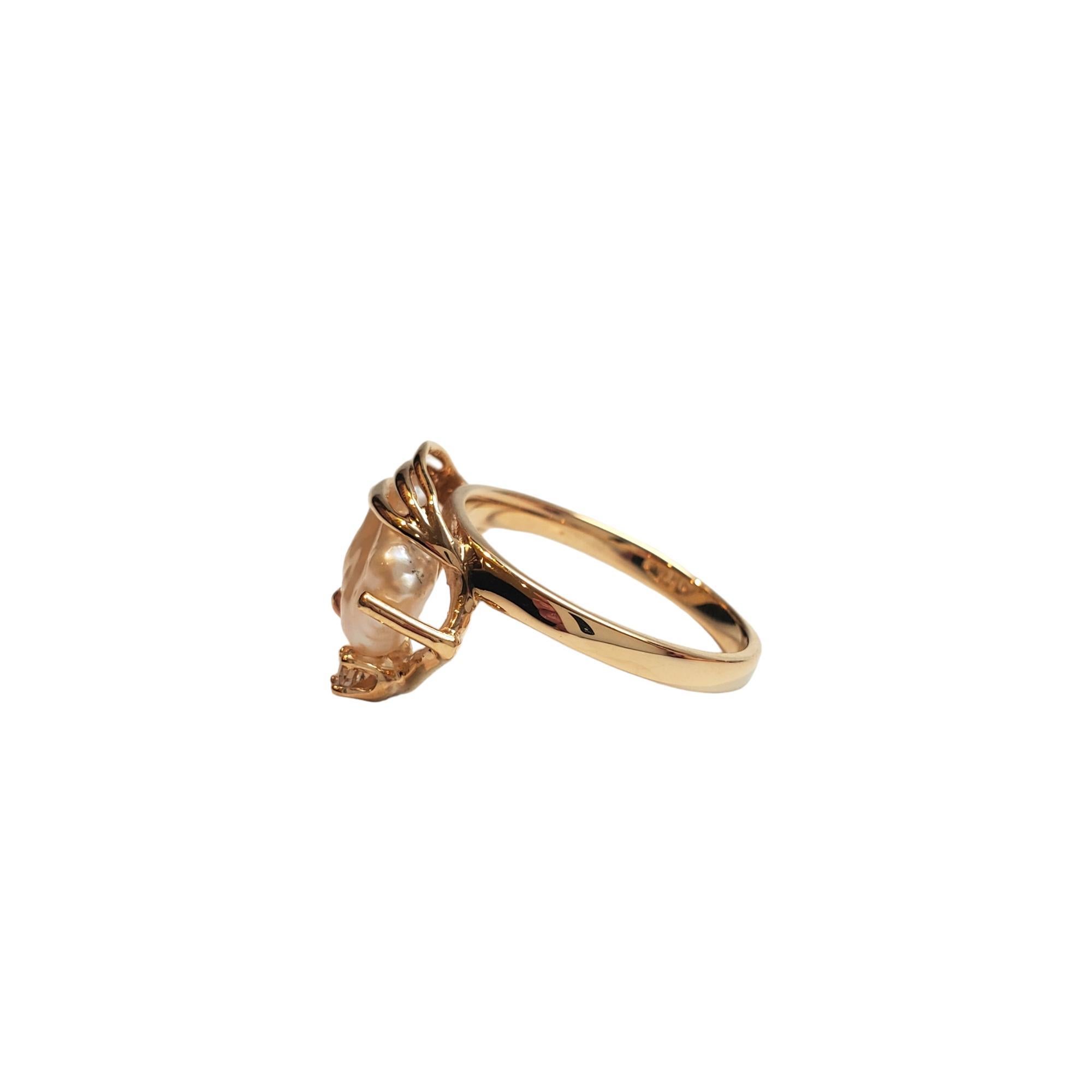 14K Yellow Gold Freshwater Pearl & Diamond Ring

Freshwater pearl center and diamond stone on a beautiful 14K yellow gold ring.

Hallmark: 14K 

Weight: 3.6 g/ 2.3 dwt.

Ring Size: 6.5

Shank: 2.3 mm

Size: 15.4 mm X 12.6 mm X 5.7 mm

# of Diamonds: