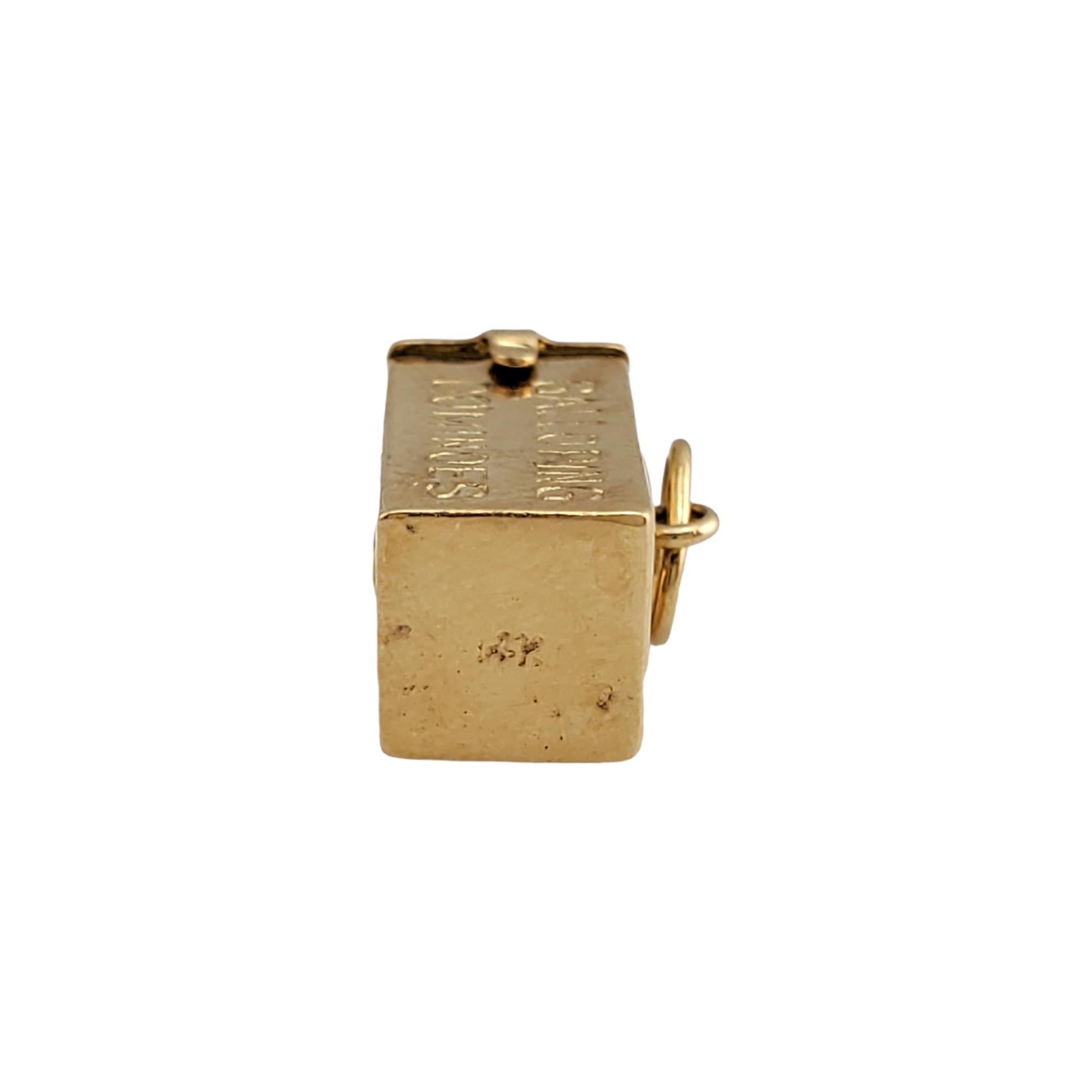 14K Yellow Gold Galloping Dominoes with Dice Inside Charm In Good Condition For Sale In Washington Depot, CT