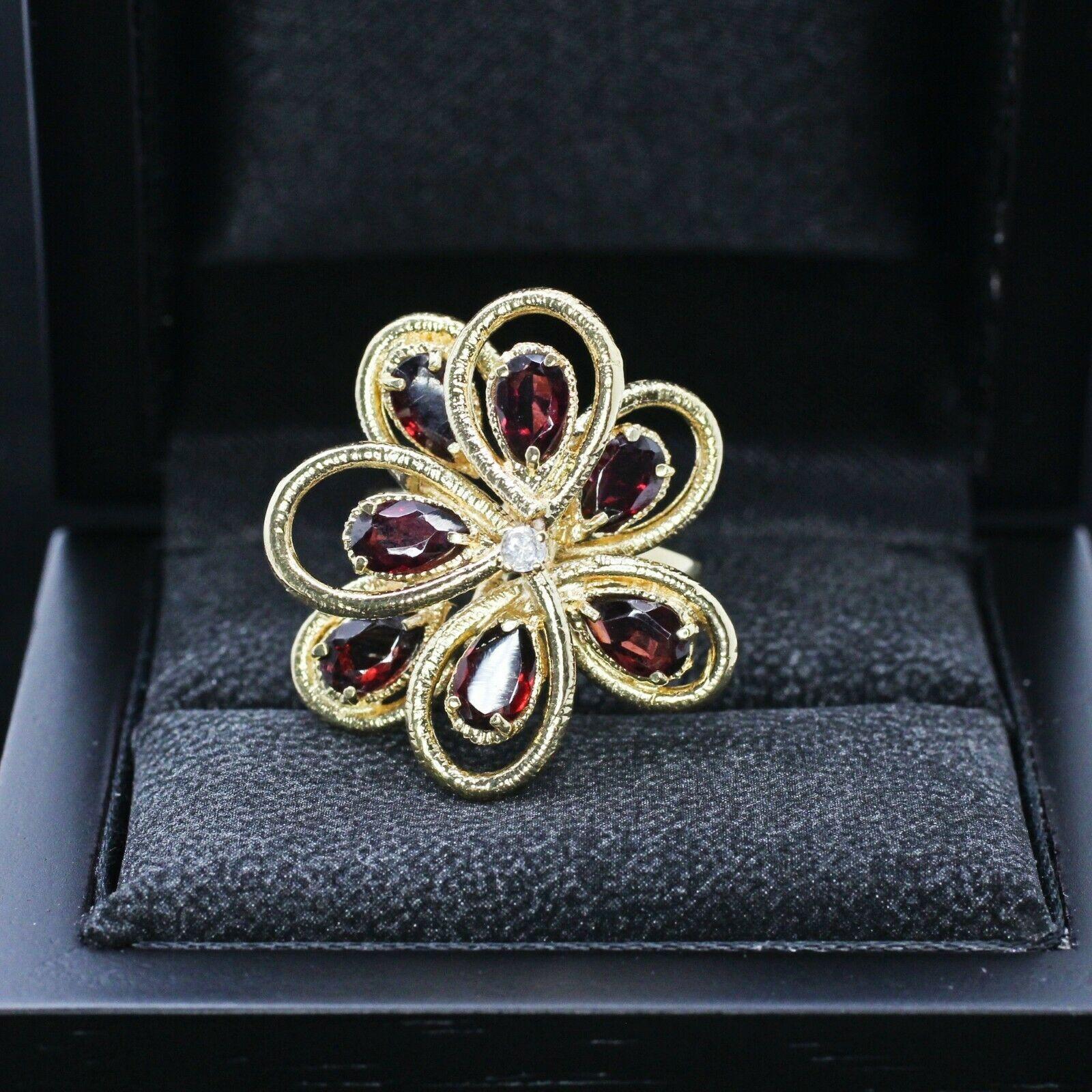Großer Ring aus 18 Karat Gelbgold mit Granat und Diamant (Moderne) im Angebot