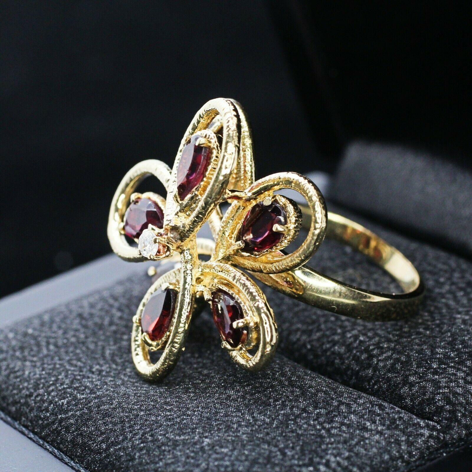 Großer Ring aus 18 Karat Gelbgold mit Granat und Diamant (Tropfenschliff) im Angebot