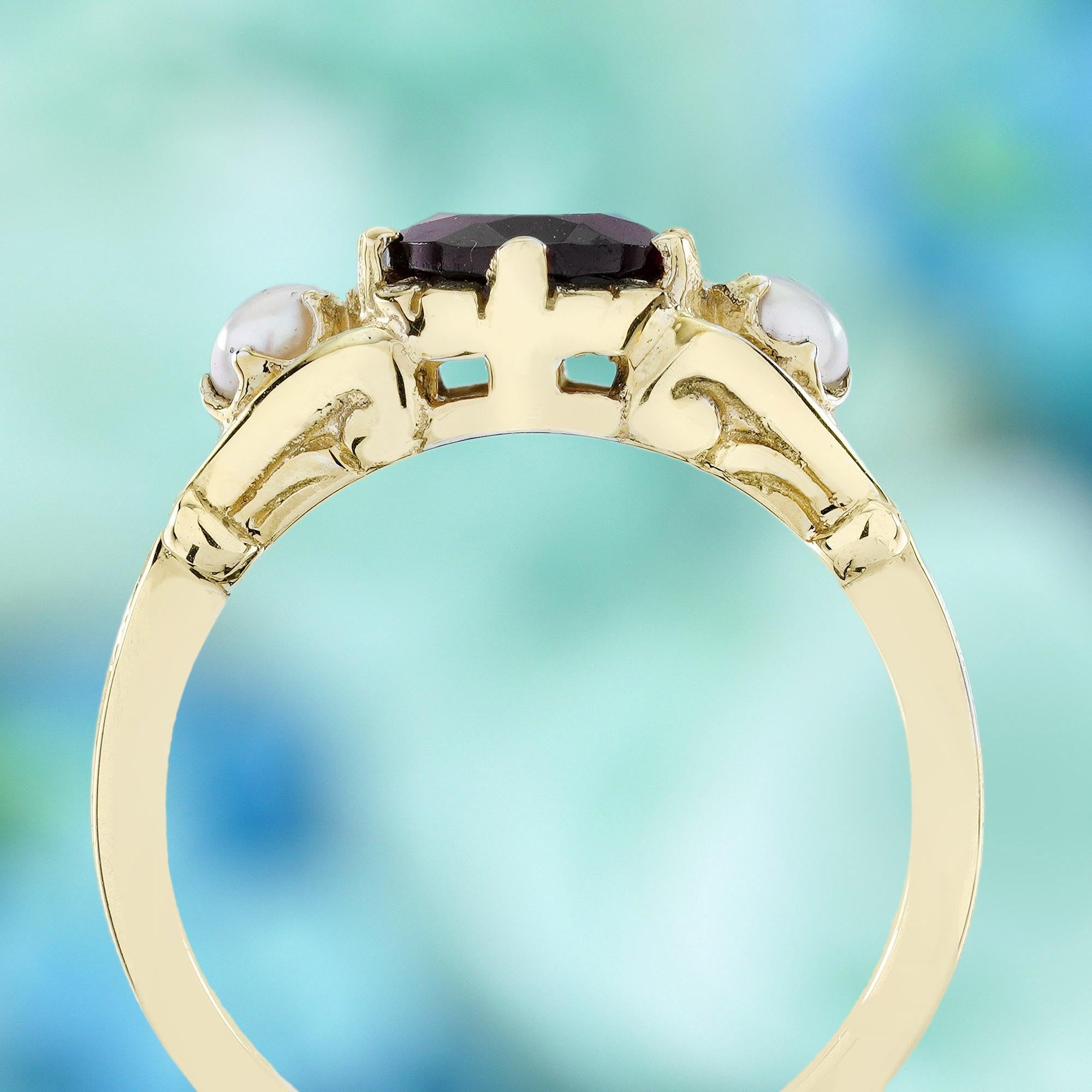 14K Gelbgold Granat und Perle Vintage Style Drei Stein Ring im Zustand „Neu“ im Angebot in Bangkok, TH