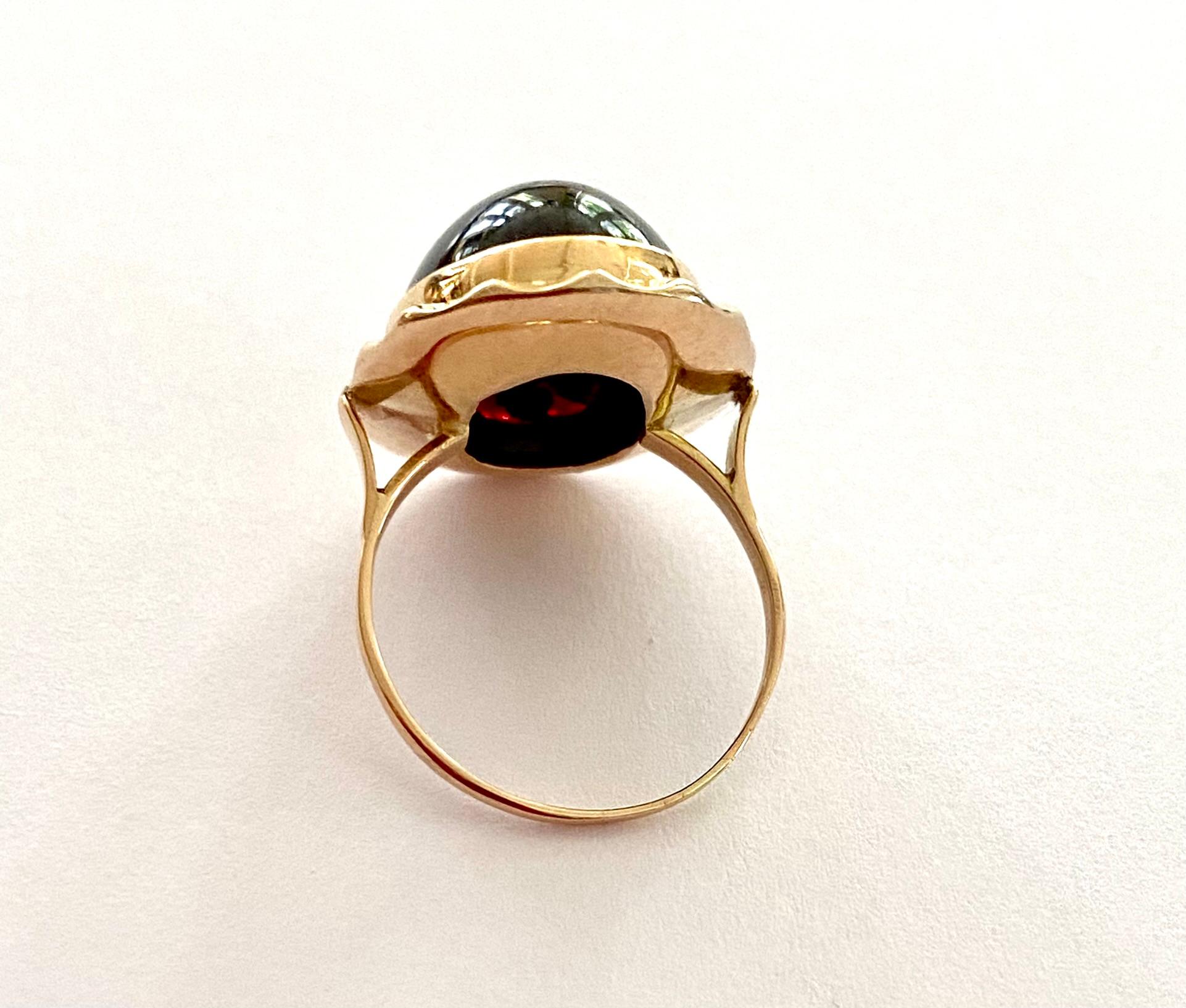 Cabochon 14K. Yellow Gold Garnet Ring, Cabuchon Cut, Netherlands, ca 1960 For Sale