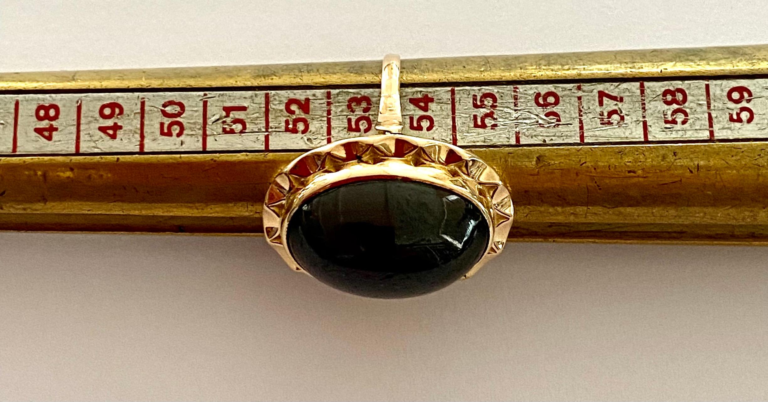 14K. Yellow Gold Garnet Ring, Cabuchon Cut, Netherlands, ca 1960 In Good Condition For Sale In Heerlen, NL