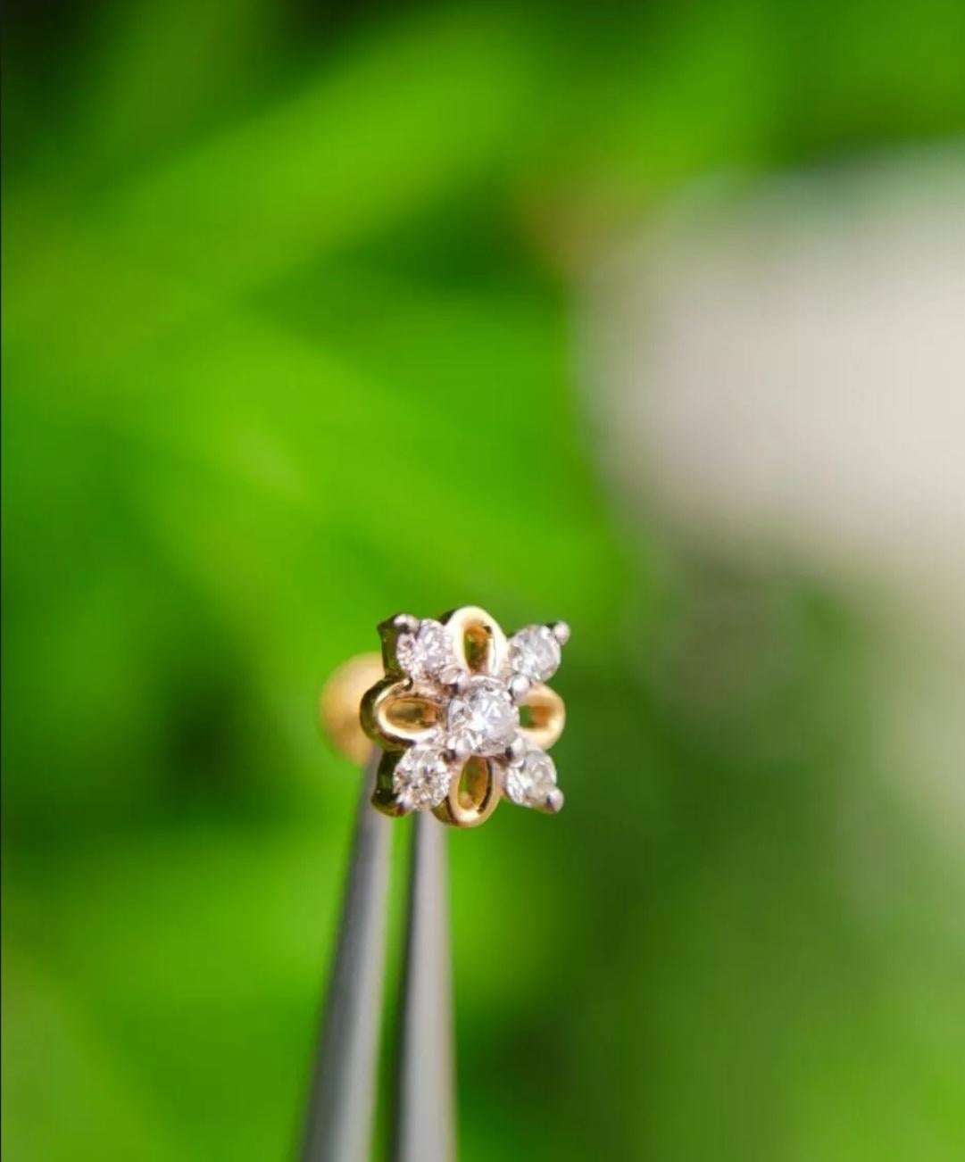 Orecchino con perno in oro giallo 14K con diamante genuino Gioielli con perno in oro in vendita 2