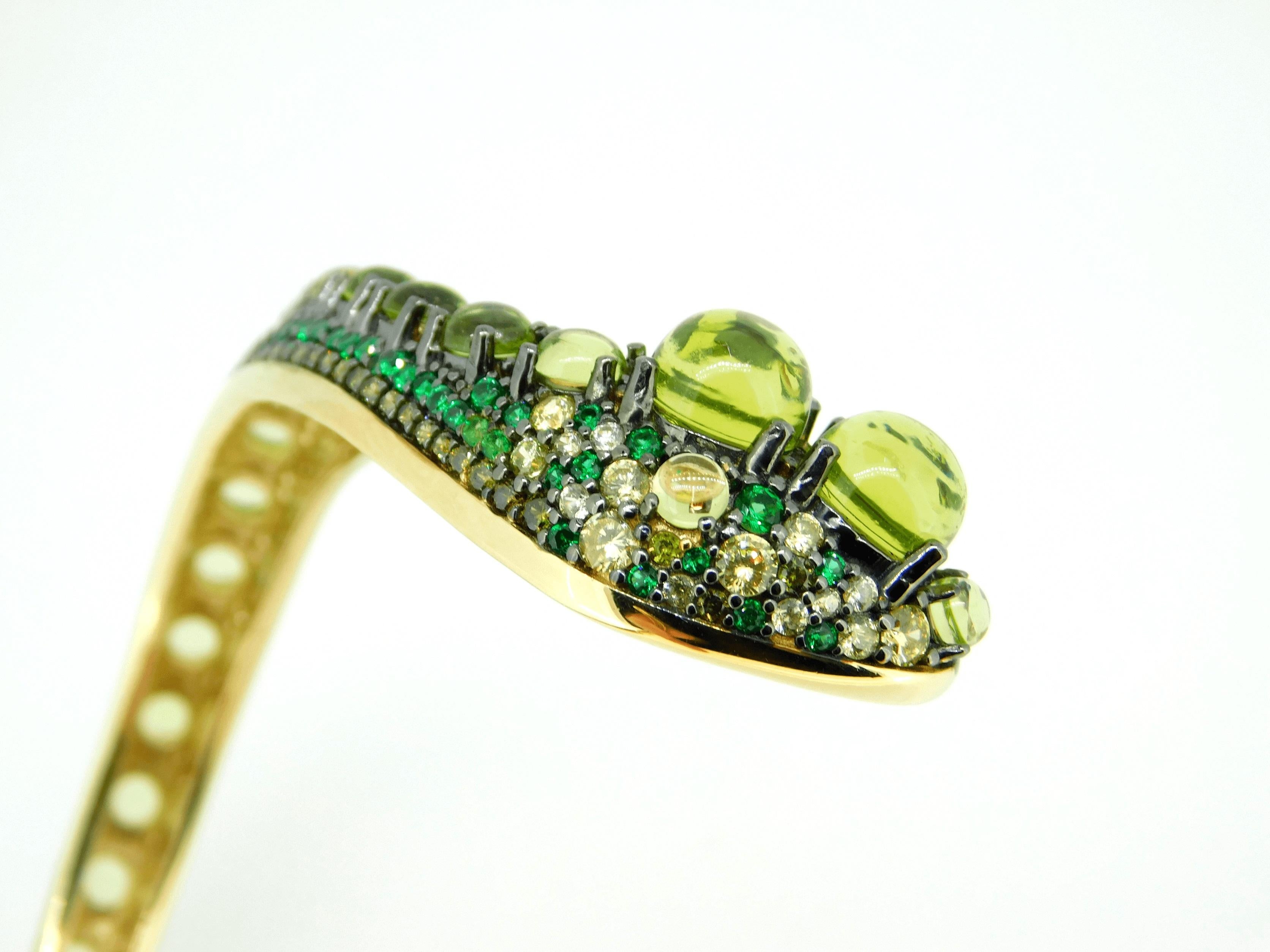 14k Yellow Gold Genuine Natural Peridot Snake Bangle Bracelet '#J4469' In Excellent Condition In Big Bend, WI