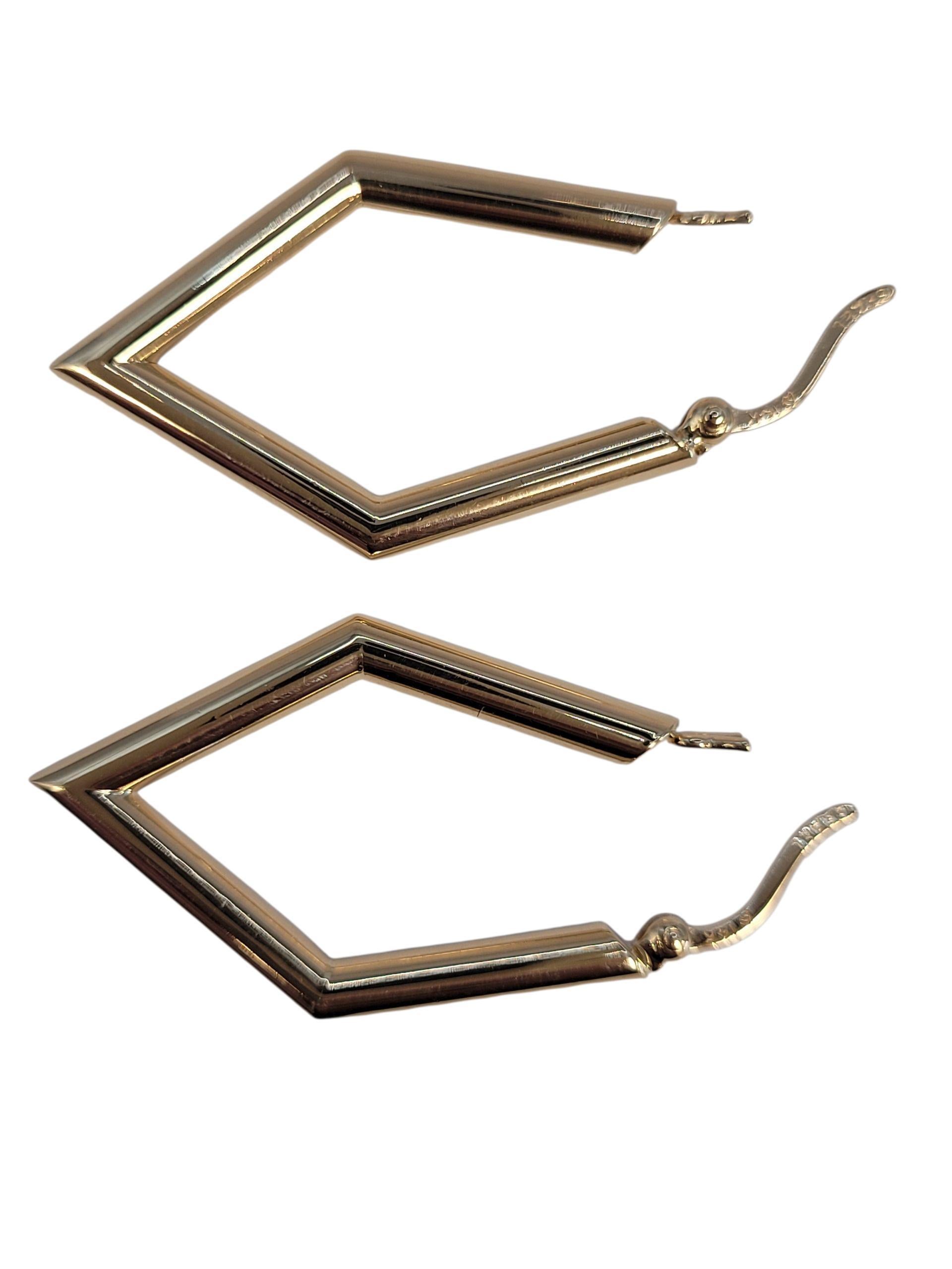 Orecchini a cerchio geometrici in oro giallo 14K #23530 In condizioni buone in vendita a Washington Depot, CT