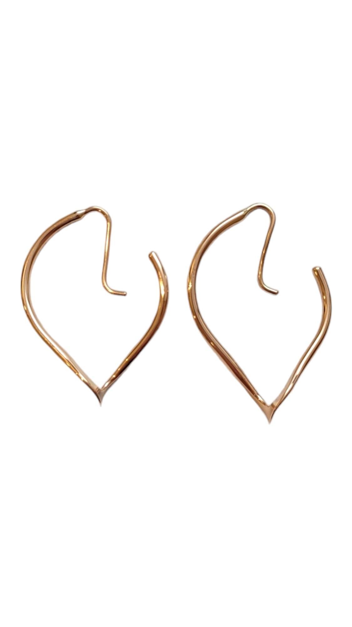 14K Yellow Gold Geometric Threader Earrings - 

These sleek and modern earrings are the perfect design and are a gorgeous addition to your collection. 

Size: 31.1mm X 23.2mm X 7.8mm

Weight: 2.2 dwt/ 3.4 g

Tested 14K.  

Very good condition,