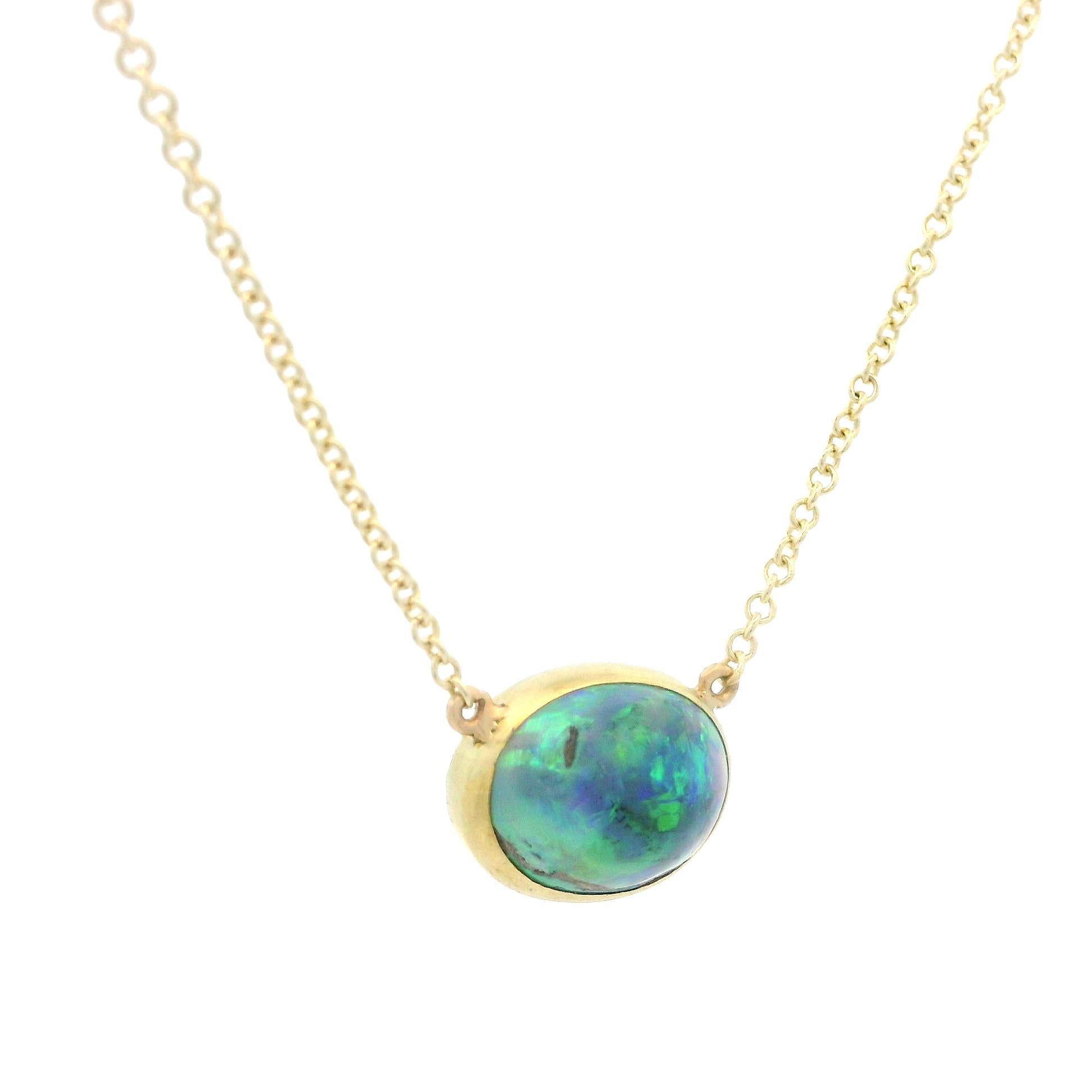 Taille cabochon Chaîne collier pendentif en or jaune 14 carats avec opale noire ovale de 1,35 carat certifiée GIA en vente