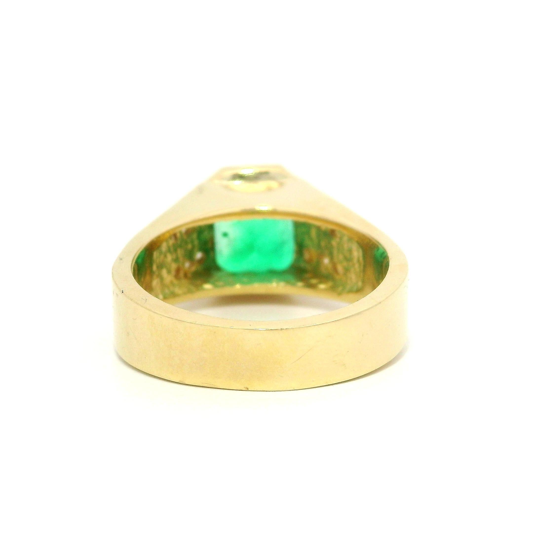 Bague en or jaune 14k GIA 2.29ctw Bezel Set Colombian Emerald Diamond Sides Band Pour femmes en vente