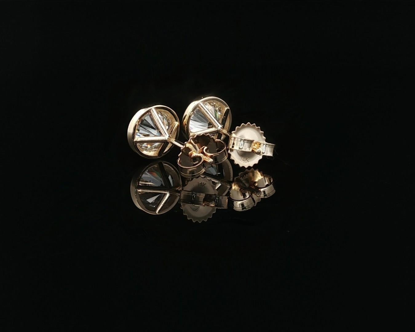 14k Yellow Gold GIA 3.08ct J SI1 Round Bezel Martini Diamond 9mm Stud Earrings en vente 7