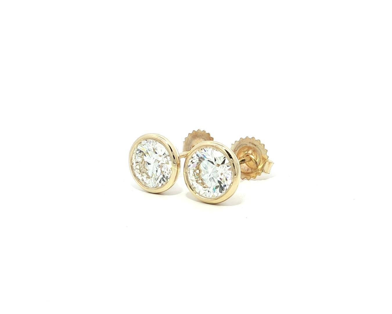 14k Yellow Gold GIA 3.08ct J SI1 Round Bezel Martini Diamond 9mm Stud Earrings Excellent état - En vente à Montclair, NJ