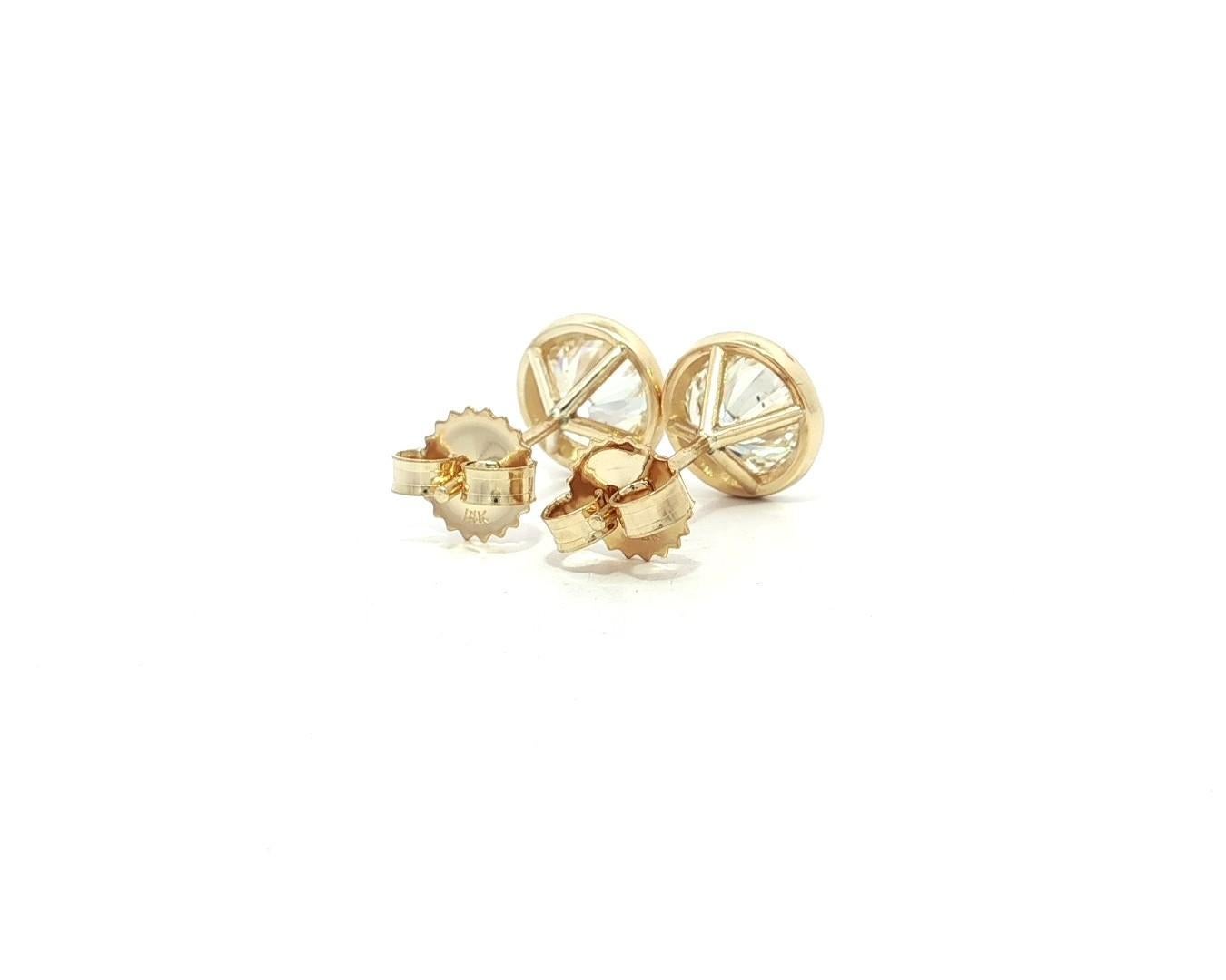 14k Yellow Gold GIA 3.08ct J SI1 Round Bezel Martini Diamond 9mm Stud Earrings Pour femmes en vente