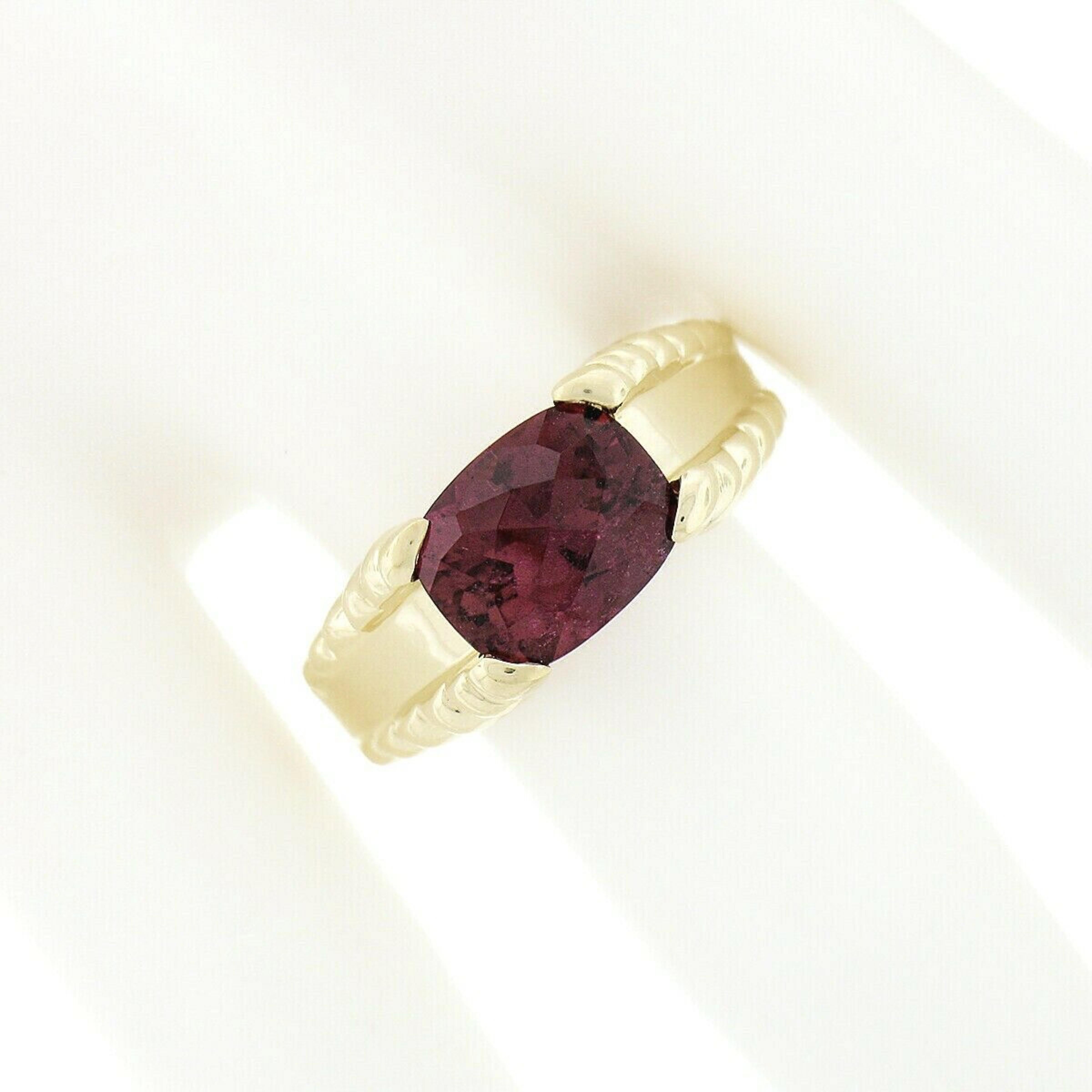 Taille coussin Bague d'appoint solitaire en or jaune 14 carats avec tourmaline rubellite taille coussin 3 carats certifiée GIA en vente
