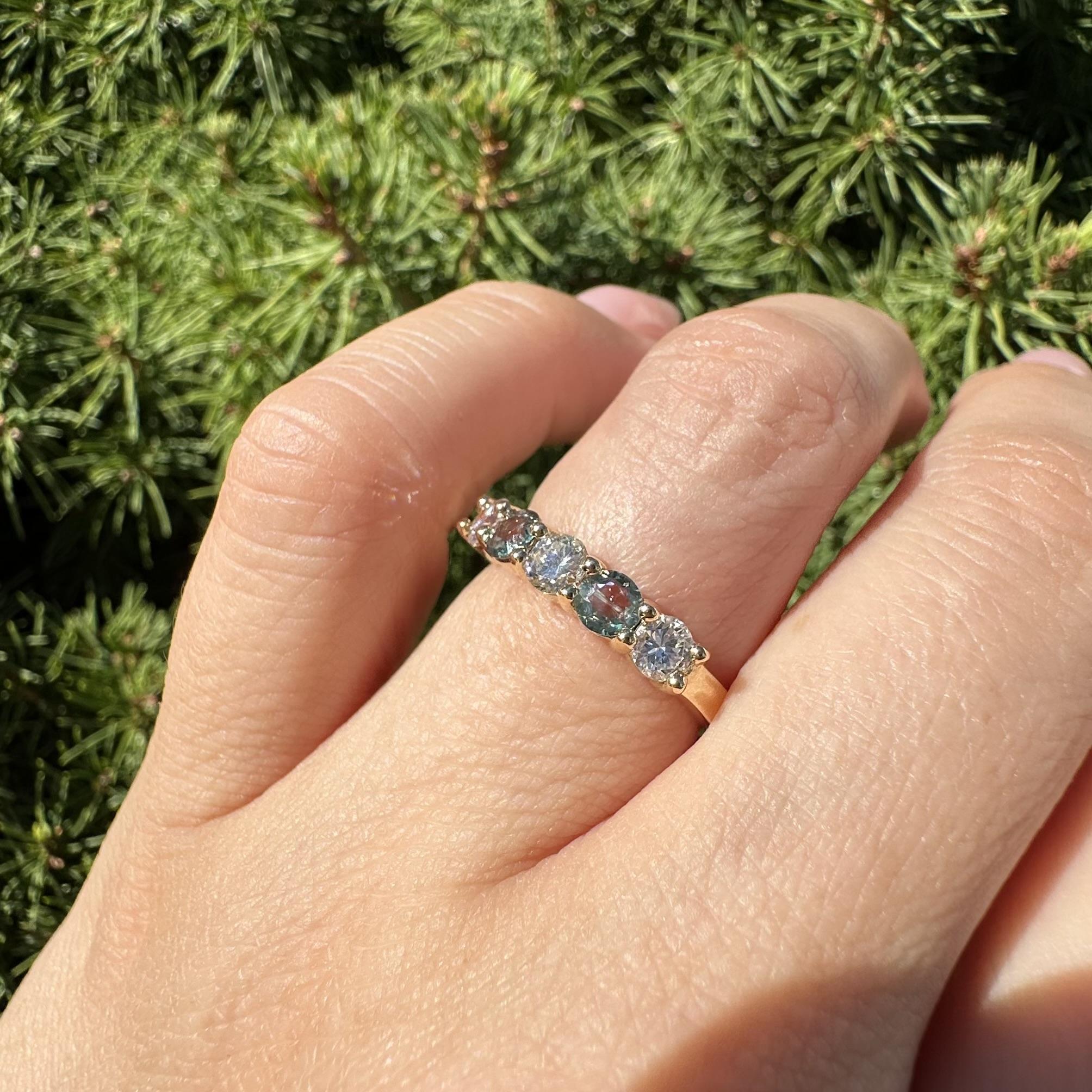 Bague en or jaune 14k GIA Brazil ColorChange Diamond Alexandrite Low Profile Band Ring en vente 8