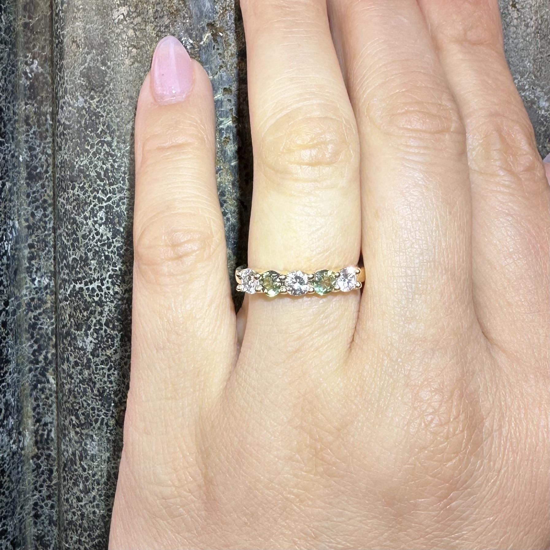 Taille brillant Bague en or jaune 14k GIA Brazil ColorChange Diamond Alexandrite Low Profile Band Ring en vente