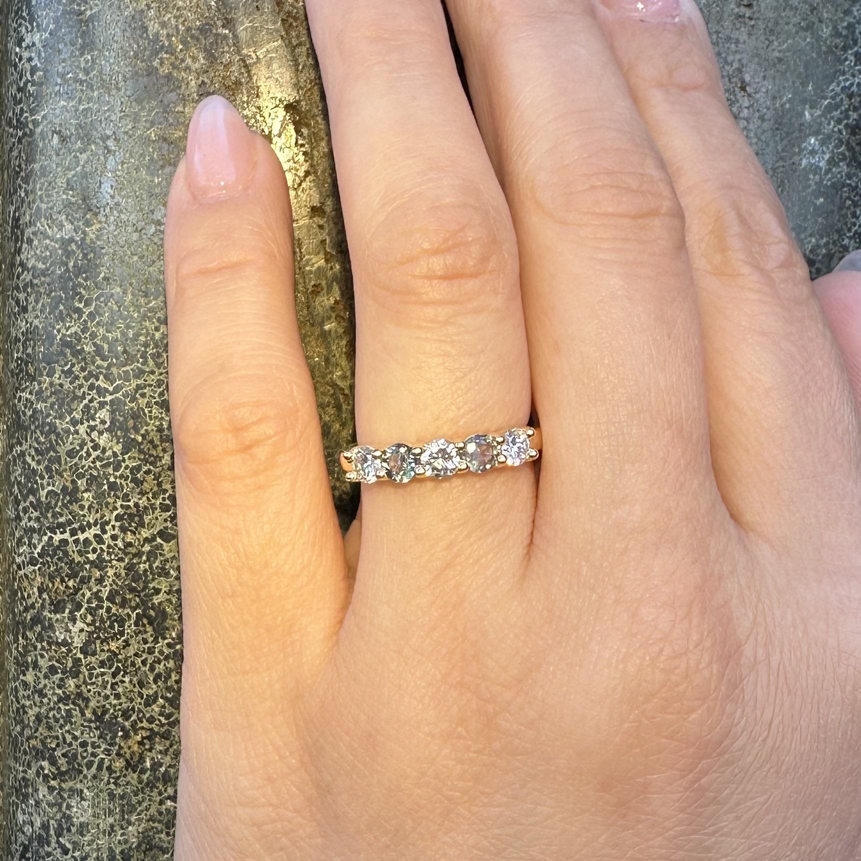 Bague en or jaune 14k GIA Brazil ColorChange Diamond Alexandrite Low Profile Band Ring Neuf - En vente à Montclair, NJ