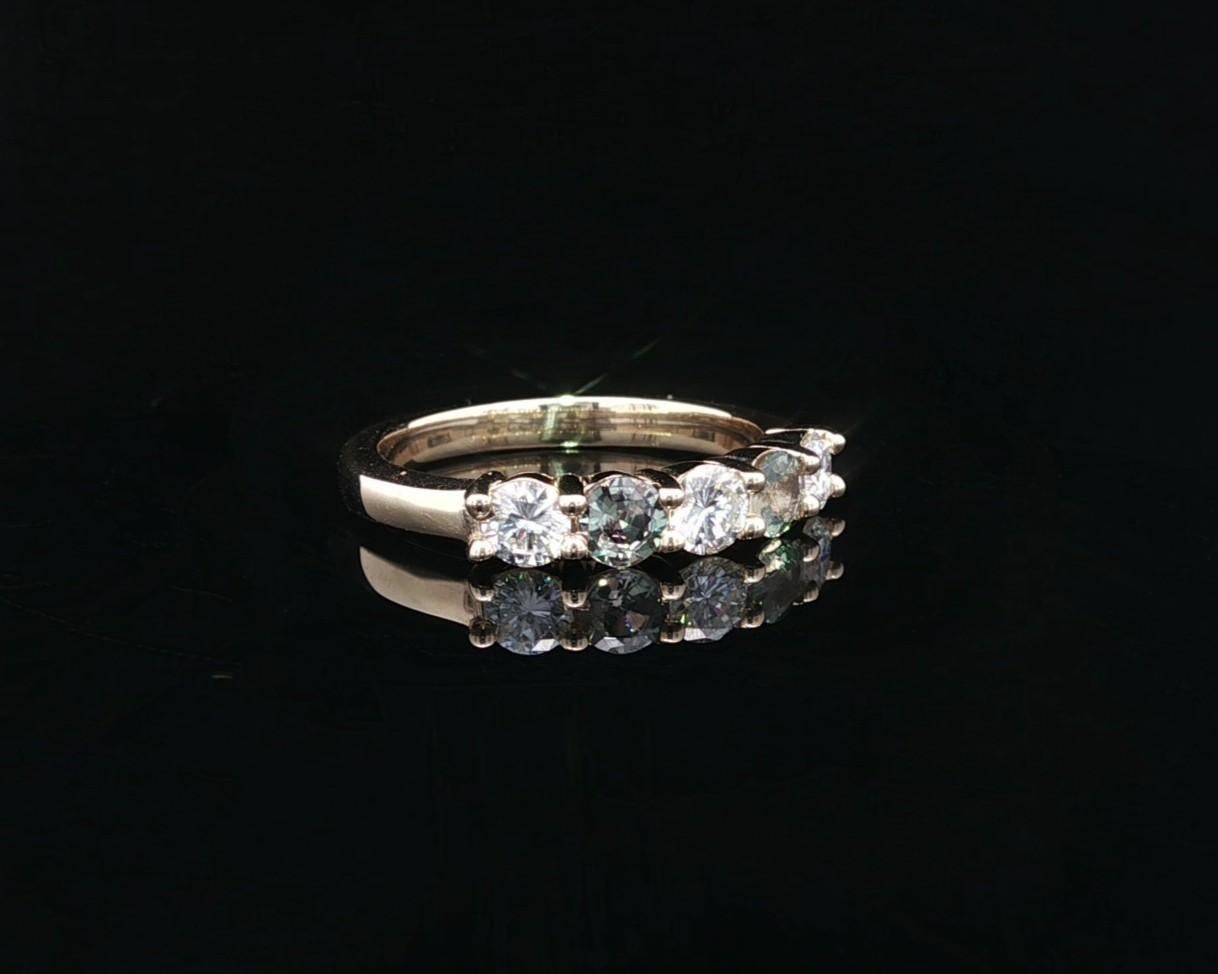 Bague en or jaune 14k GIA Brazil ColorChange Diamond Alexandrite Low Profile Band Ring en vente 1