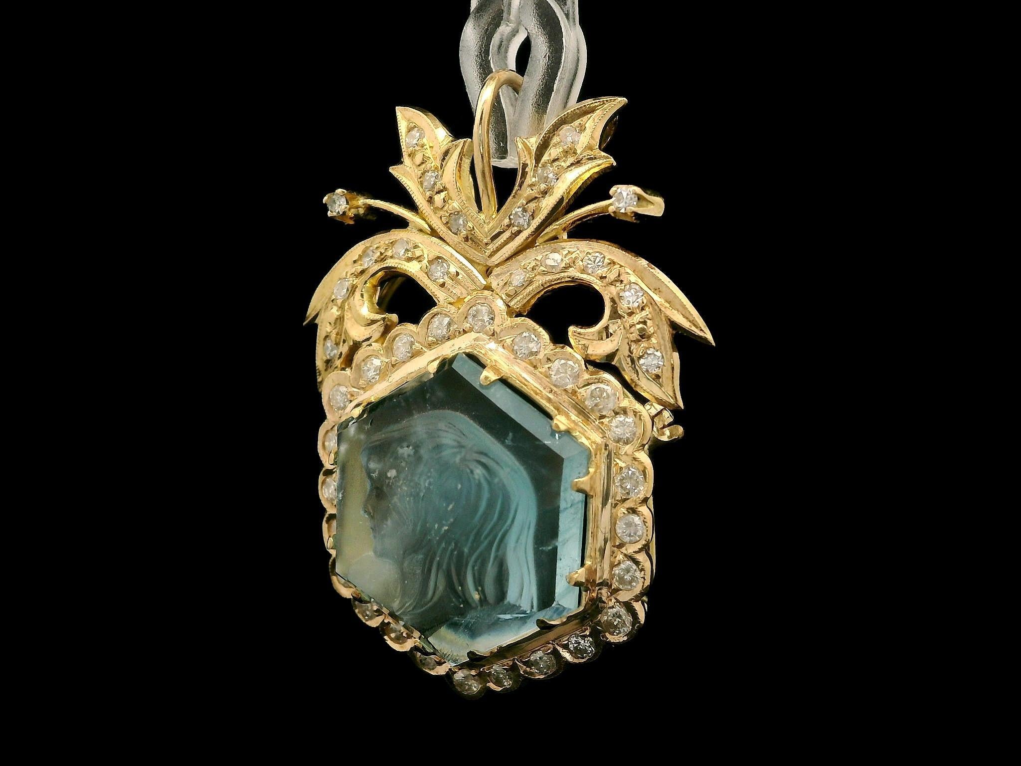 14k Gelbgold GIA geschnitzt Kamee Aquamarin Diamant Rahmen Pin Brosche Anhänger im Angebot 1