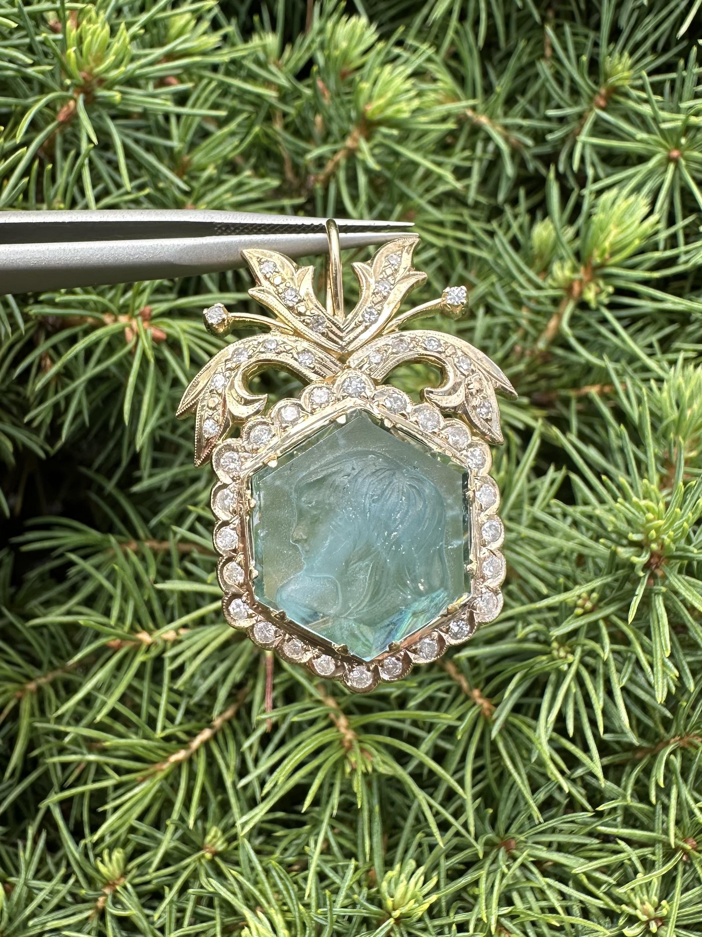 14k Gelbgold GIA geschnitzt Kamee Aquamarin Diamant Rahmen Pin Brosche Anhänger im Angebot 3