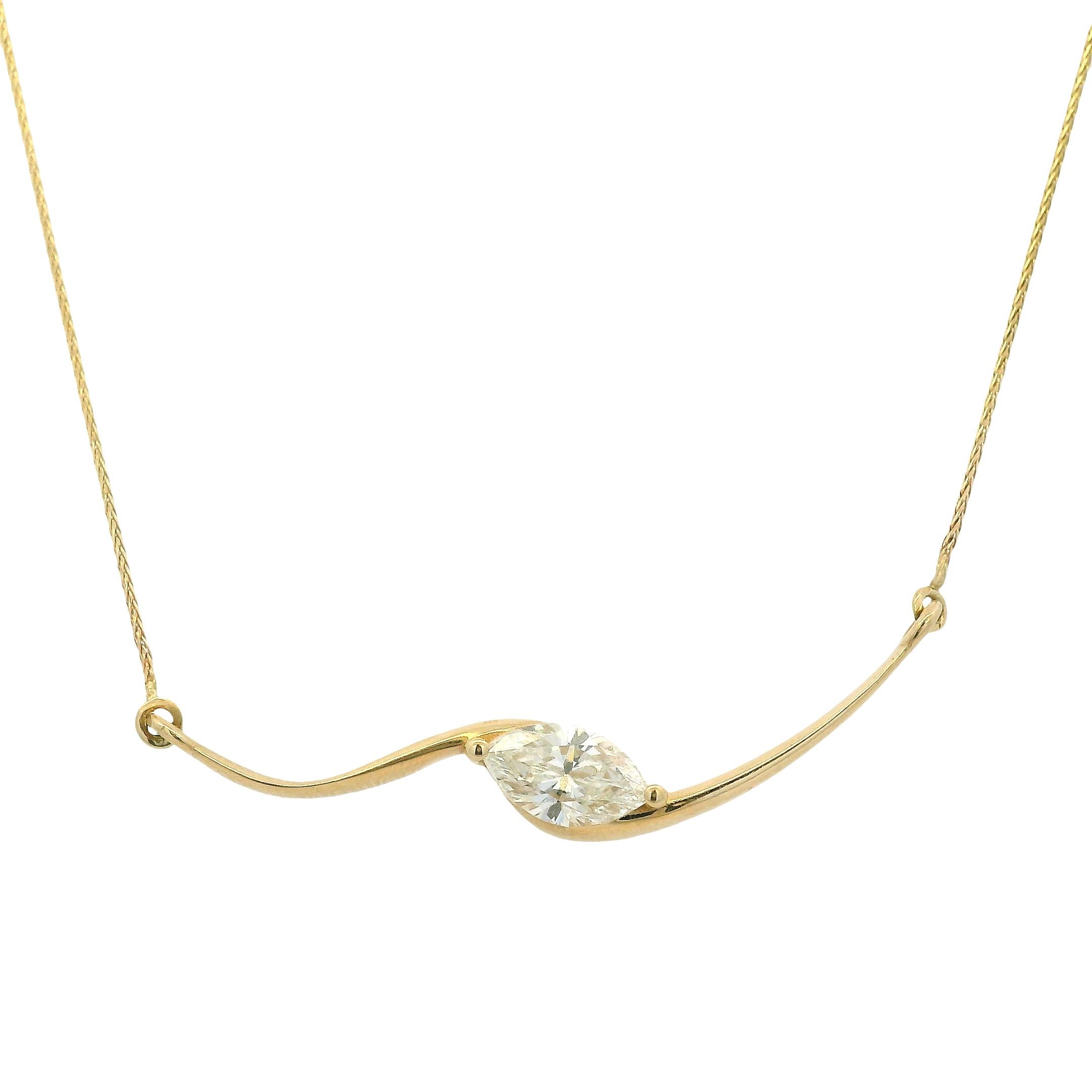 Collier en or jaune 14k certifié par le GIA et composé de 1ct de diamant naturel taillé en marquise. 

Cet élégant collier Marquise Diamond Wave est en excellent état et prêt à être expédié !

Design/One Vague
MATERIAL : Or jaune 14k
Détails du